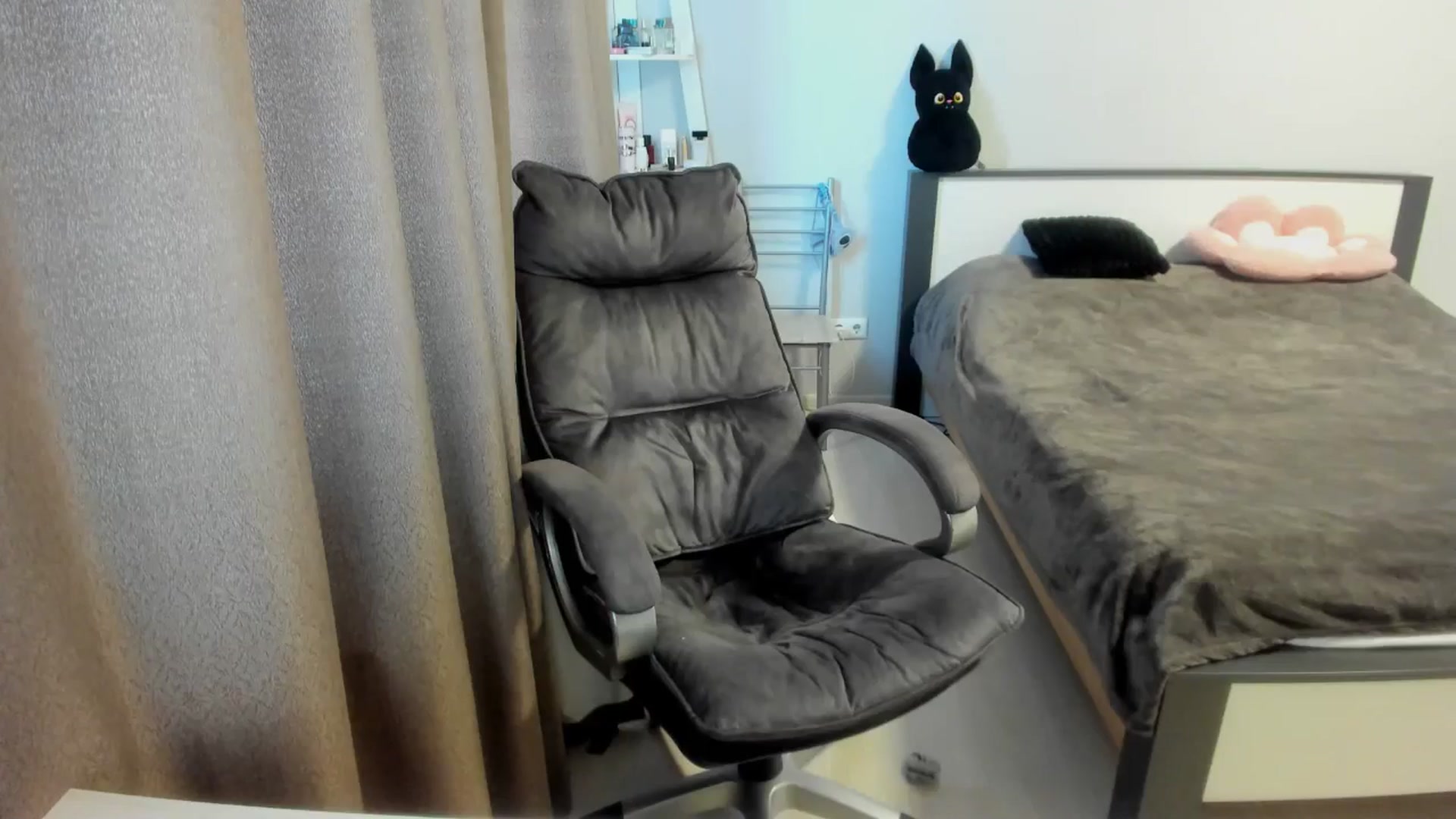 Gallery image thumbnail from Iam_Sasha's myfreecams stream on, 09/14/2025, 11:45 image 5 of 20