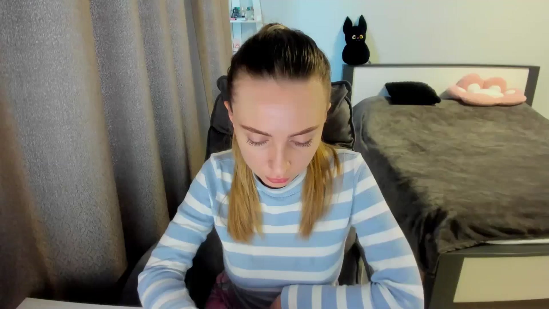 Gallery image thumbnail from Iam_Sasha's myfreecams stream on, 09/14/2025, 11:45 image 4 of 20