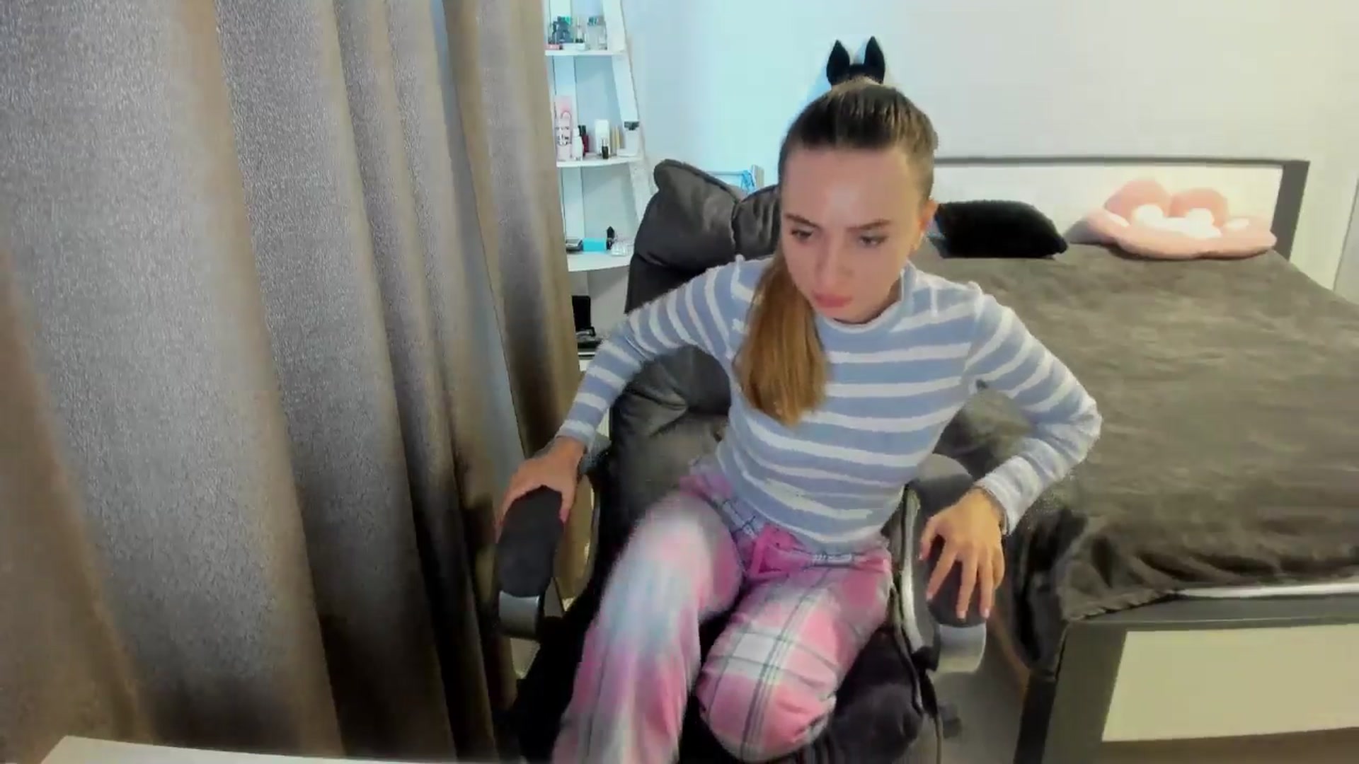 Gallery image thumbnail from Iam_Sasha's myfreecams stream on, 09/14/2025, 11:45 image 17 of 20