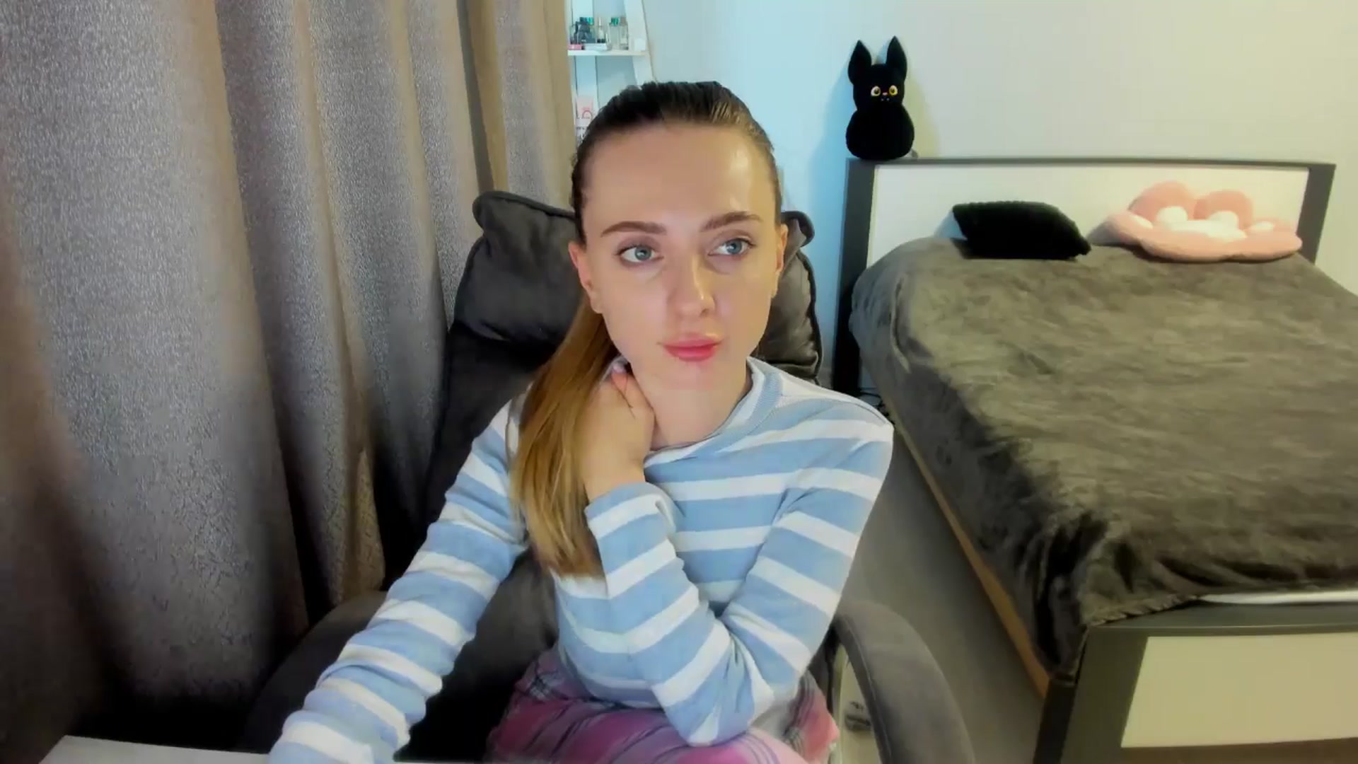 Gallery image thumbnail from Iam_Sasha's myfreecams stream on, 09/14/2025, 11:45 image 9 of 20