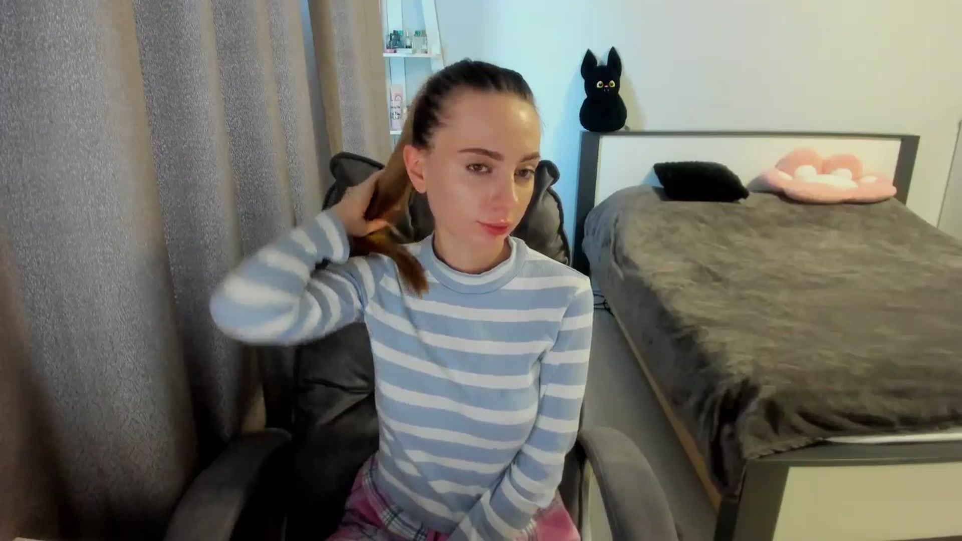 Gallery image thumbnail from Iam_Sasha's myfreecams stream on, 09/14/2025, 12:22 image 16 of 20