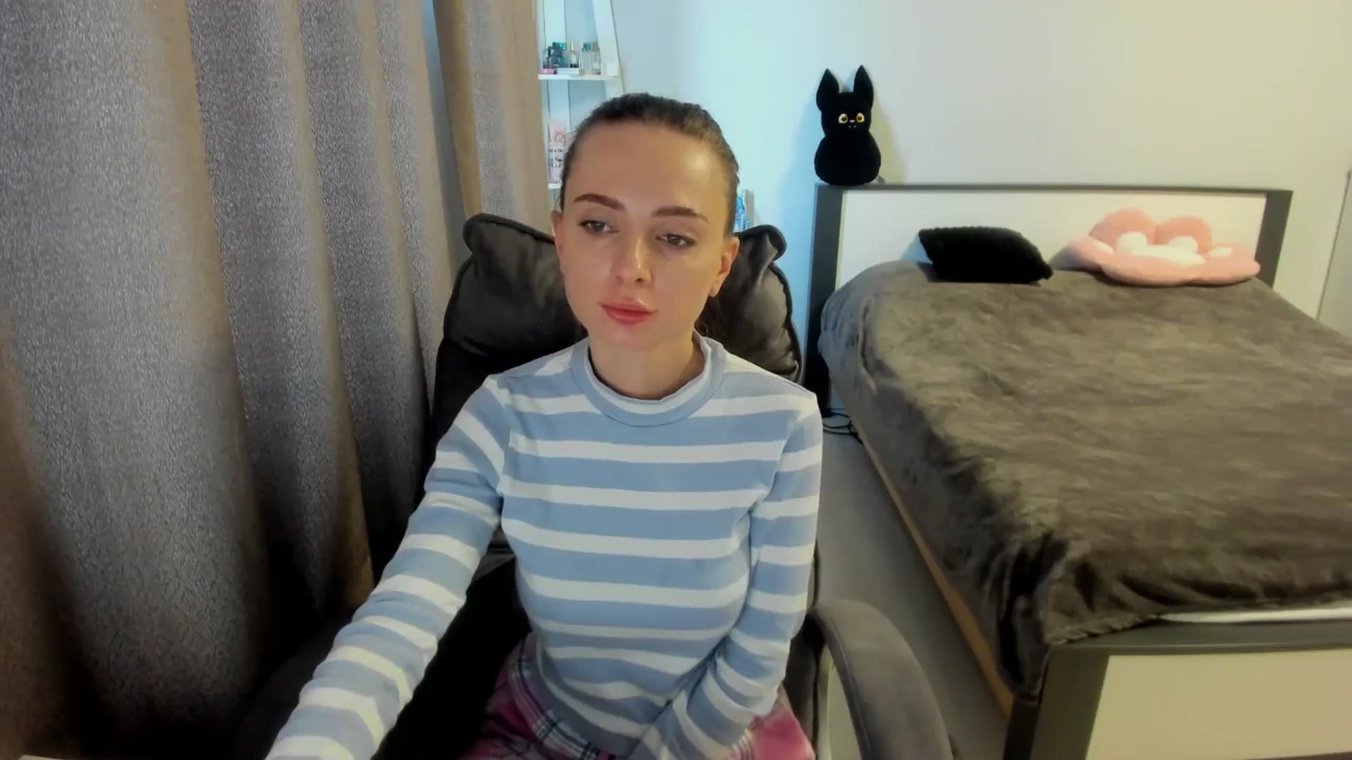 Gallery image thumbnail from Iam_Sasha's myfreecams stream on, 09/14/2025, 12:22 image 17 of 20
