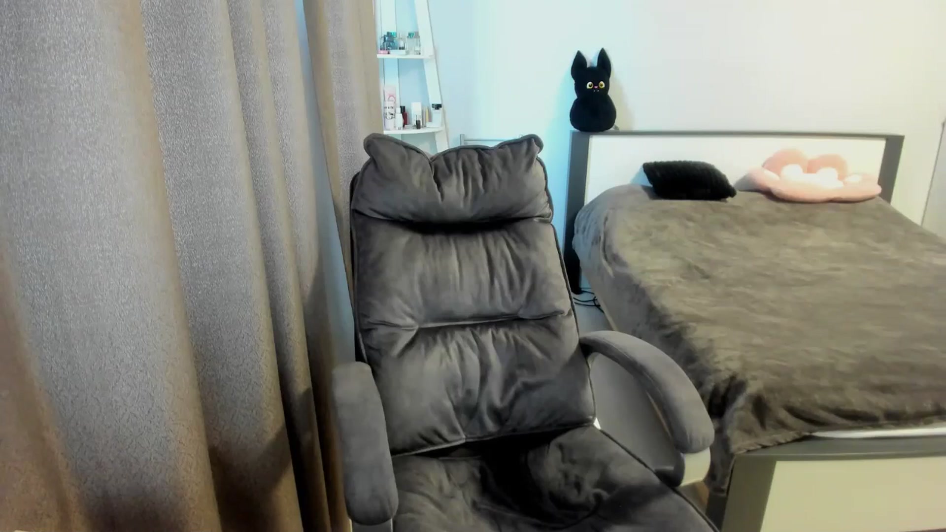 Gallery image thumbnail from Iam_Sasha's myfreecams stream on, 09/14/2025, 12:22 image 5 of 20