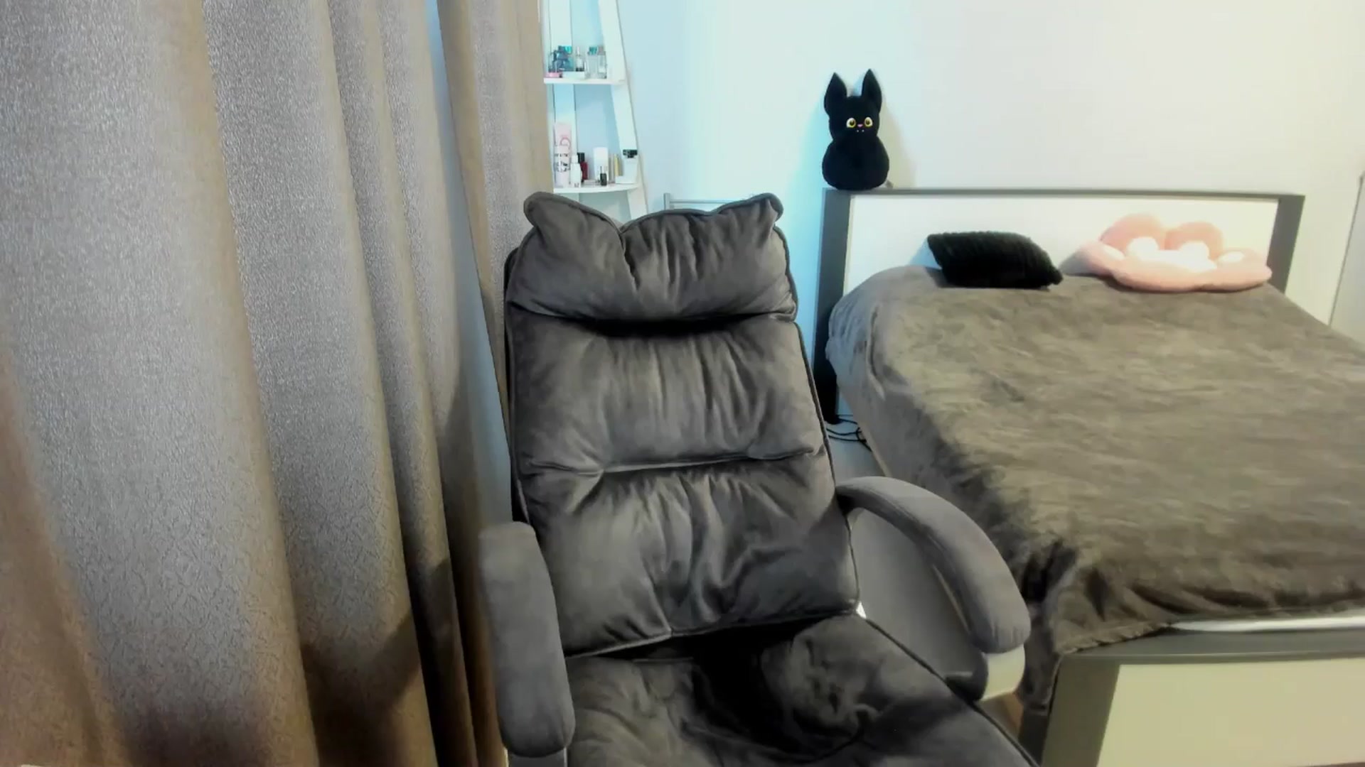 Gallery image thumbnail from Iam_Sasha's myfreecams stream on, 09/14/2025, 12:22 image 9 of 20