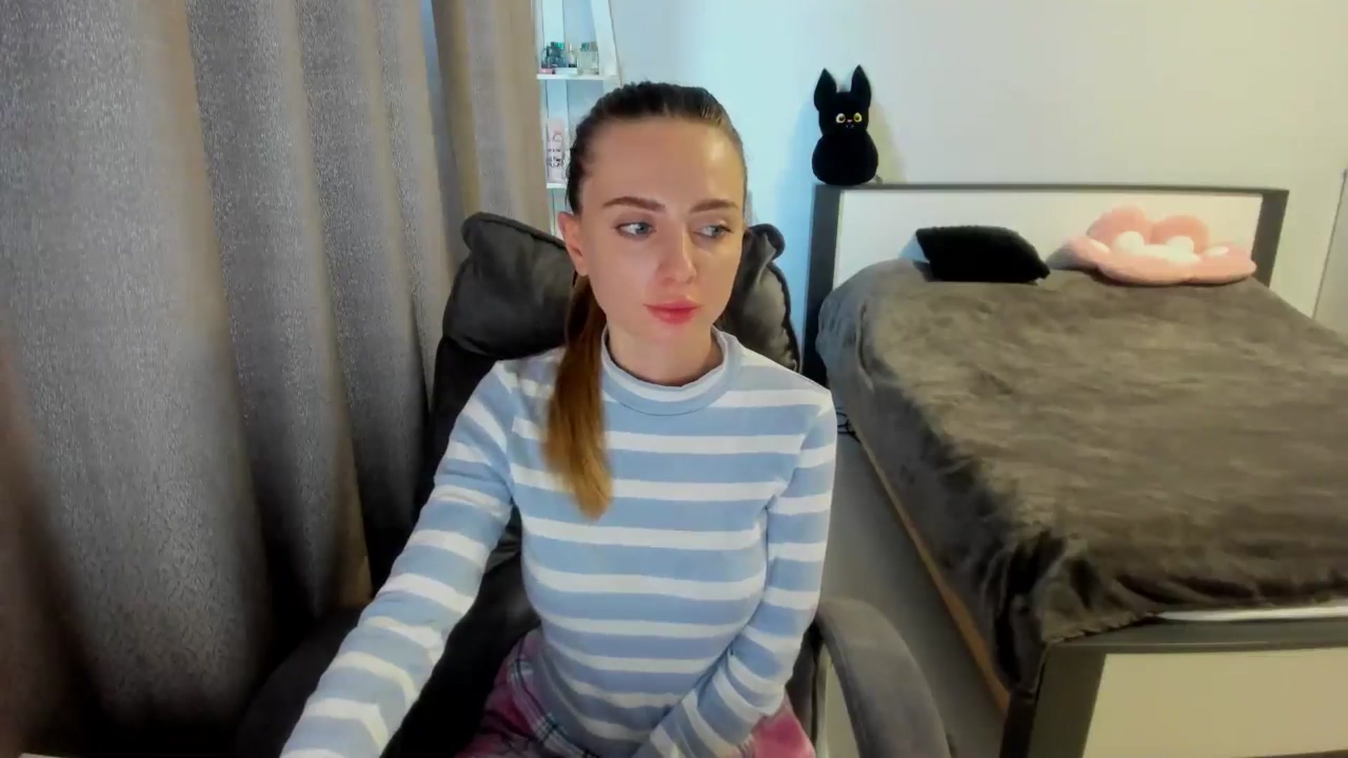 Gallery image thumbnail from Iam_Sasha's myfreecams stream on, 09/14/2025, 12:22 image 15 of 20