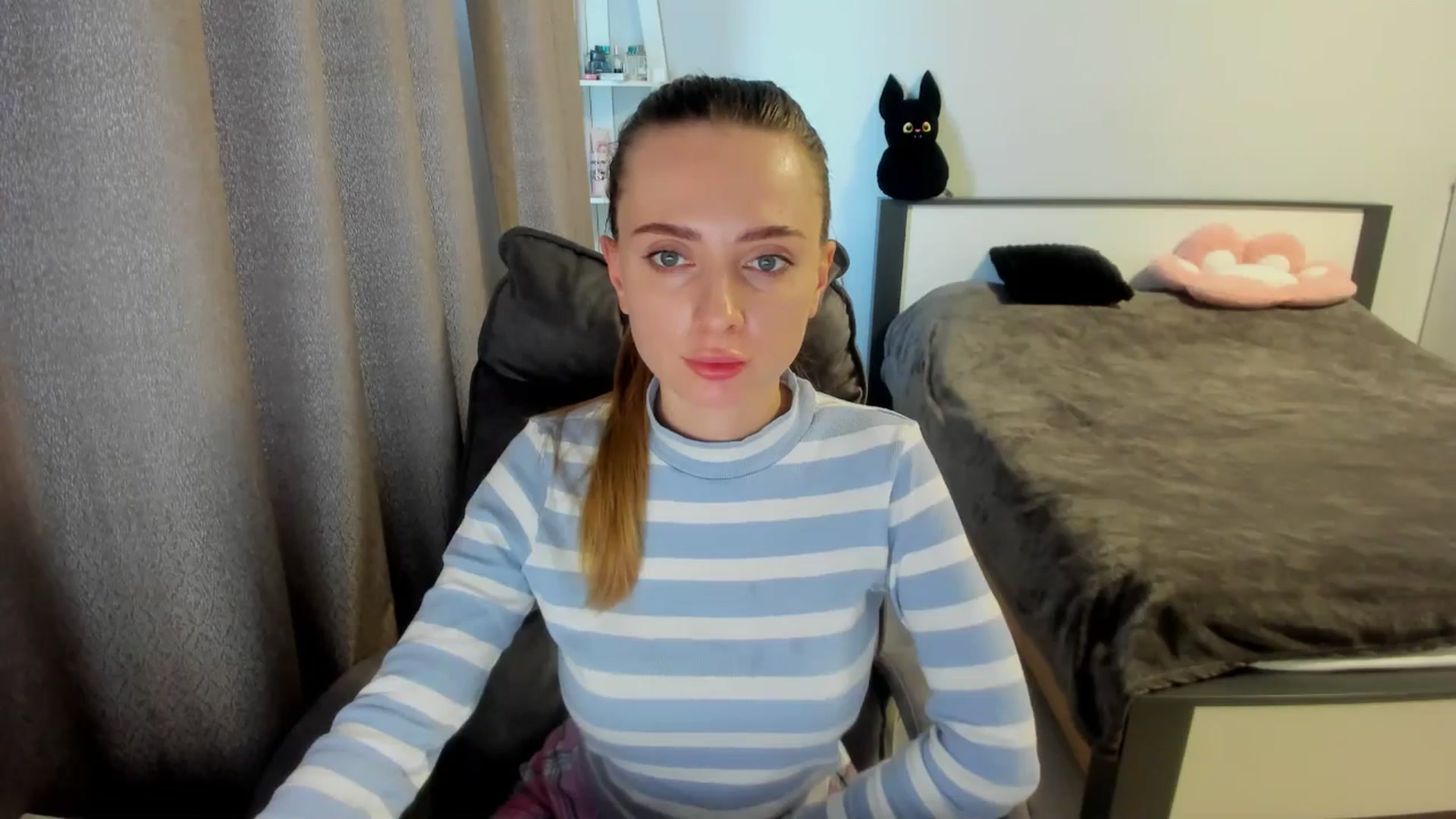 Gallery image thumbnail from Iam_Sasha's myfreecams stream on, 09/14/2025, 12:22 image 14 of 20