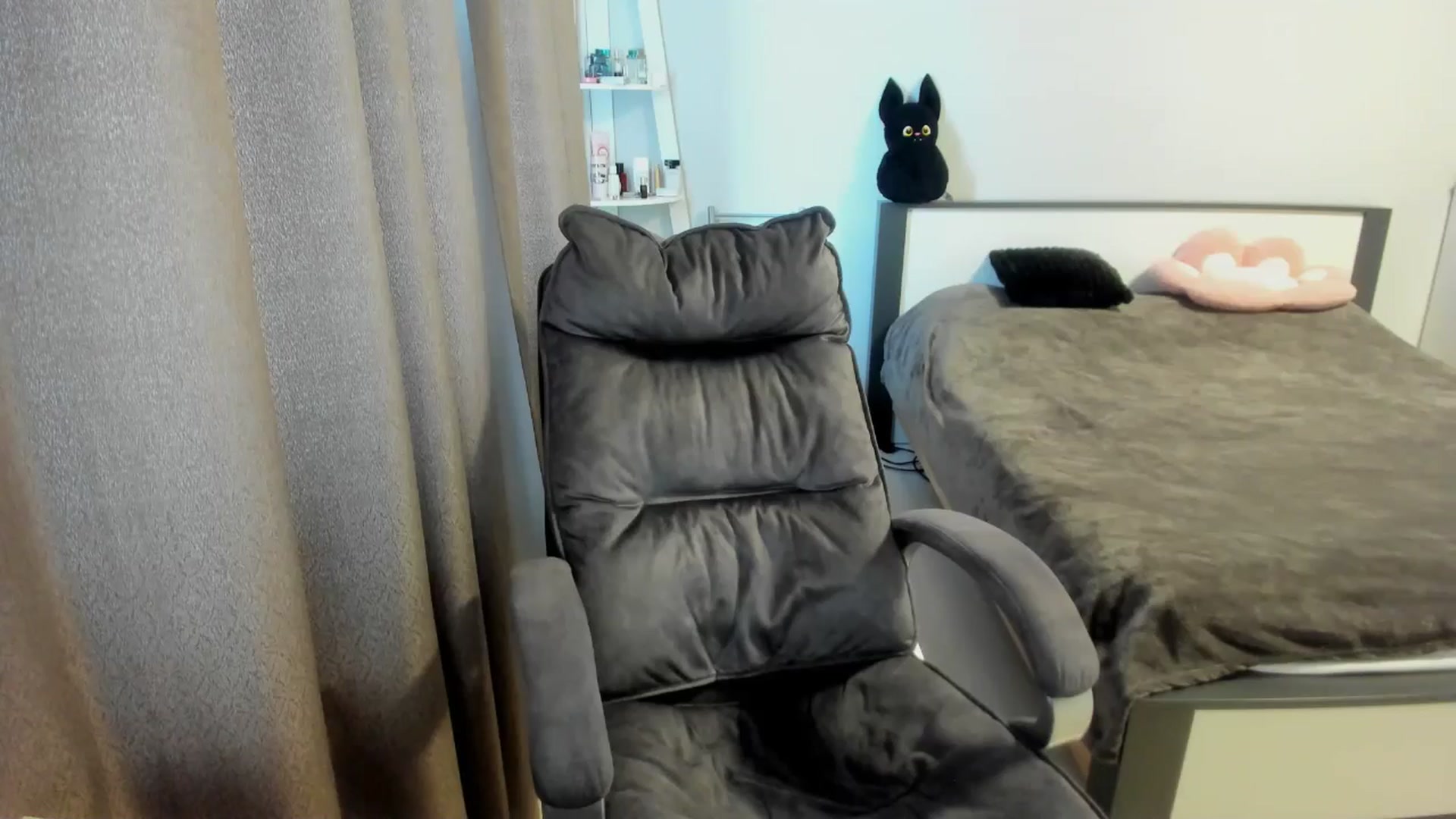 Gallery image thumbnail from Iam_Sasha's myfreecams stream on, 09/14/2025, 12:22 image 8 of 20