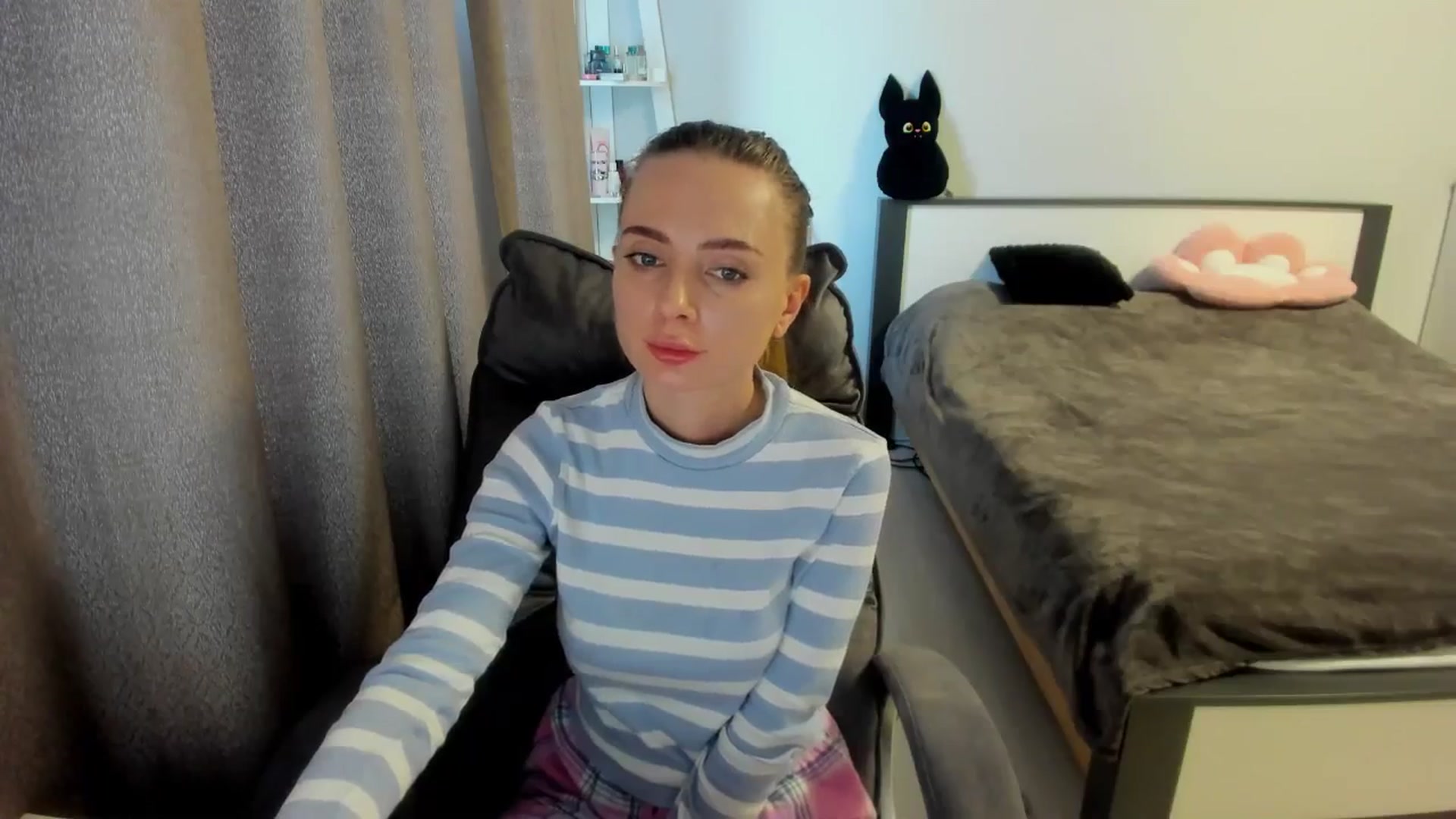 Gallery image thumbnail from Iam_Sasha's myfreecams stream on, 09/14/2025, 12:22 image 19 of 20