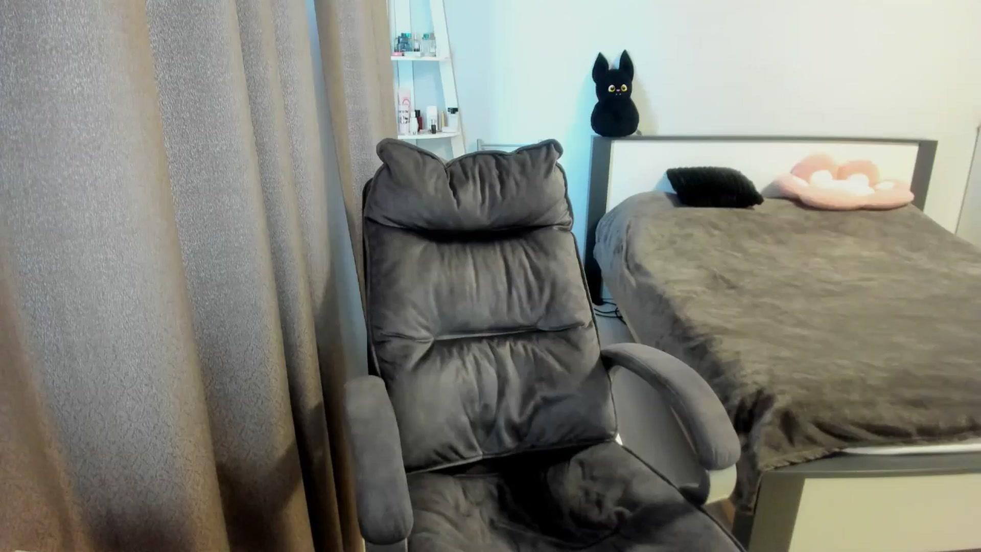 Gallery image thumbnail from Iam_Sasha's myfreecams stream on, 09/14/2025, 12:22 image 7 of 20