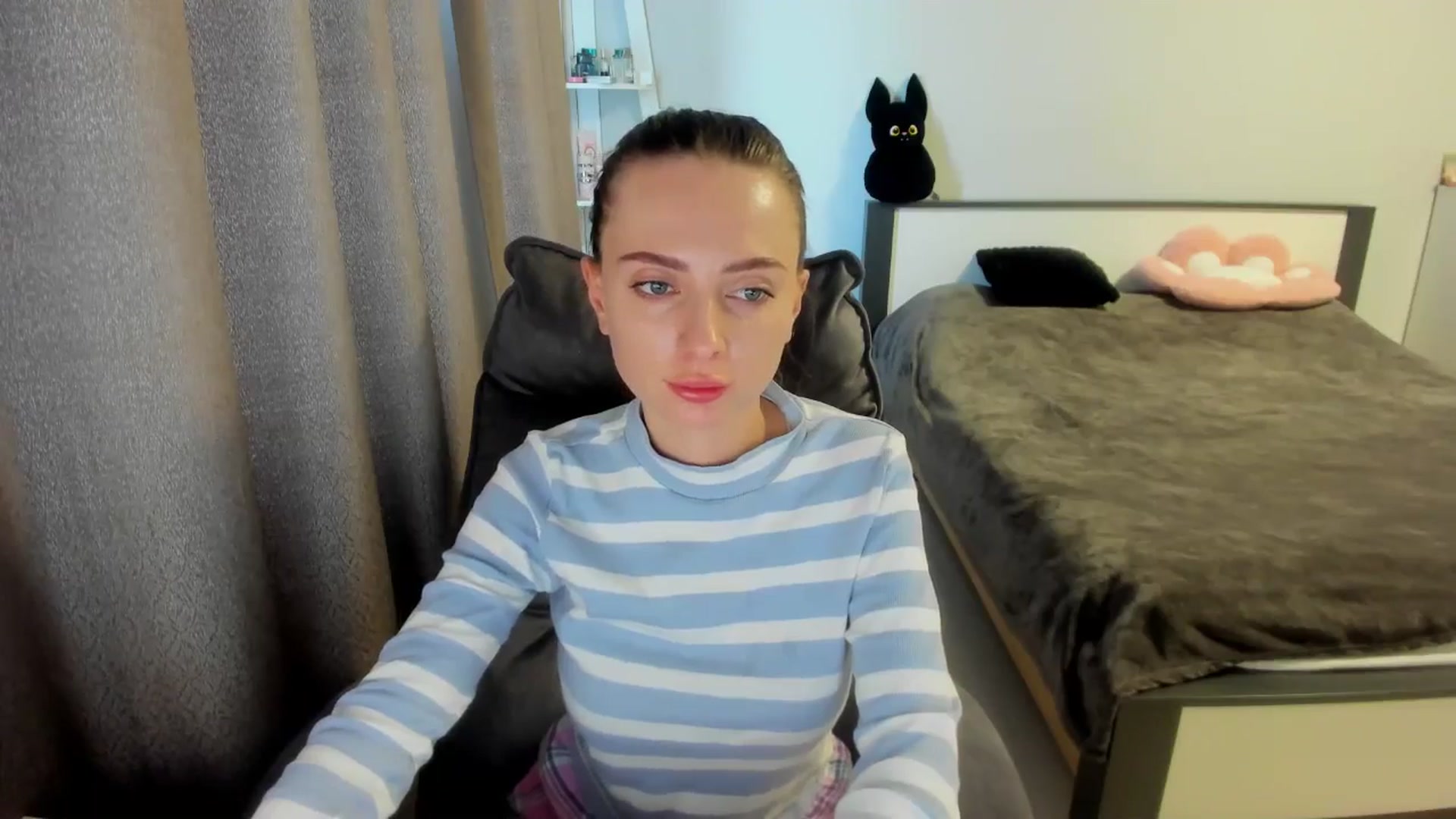 Gallery image thumbnail from Iam_Sasha's myfreecams stream on, 09/14/2025, 12:22 image 3 of 20