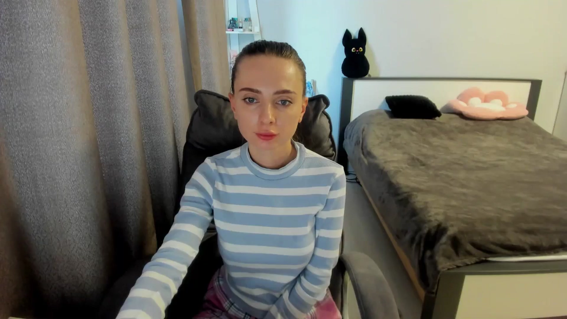 Gallery image thumbnail from Iam_Sasha's myfreecams stream on, 09/14/2025, 12:22 image 18 of 20