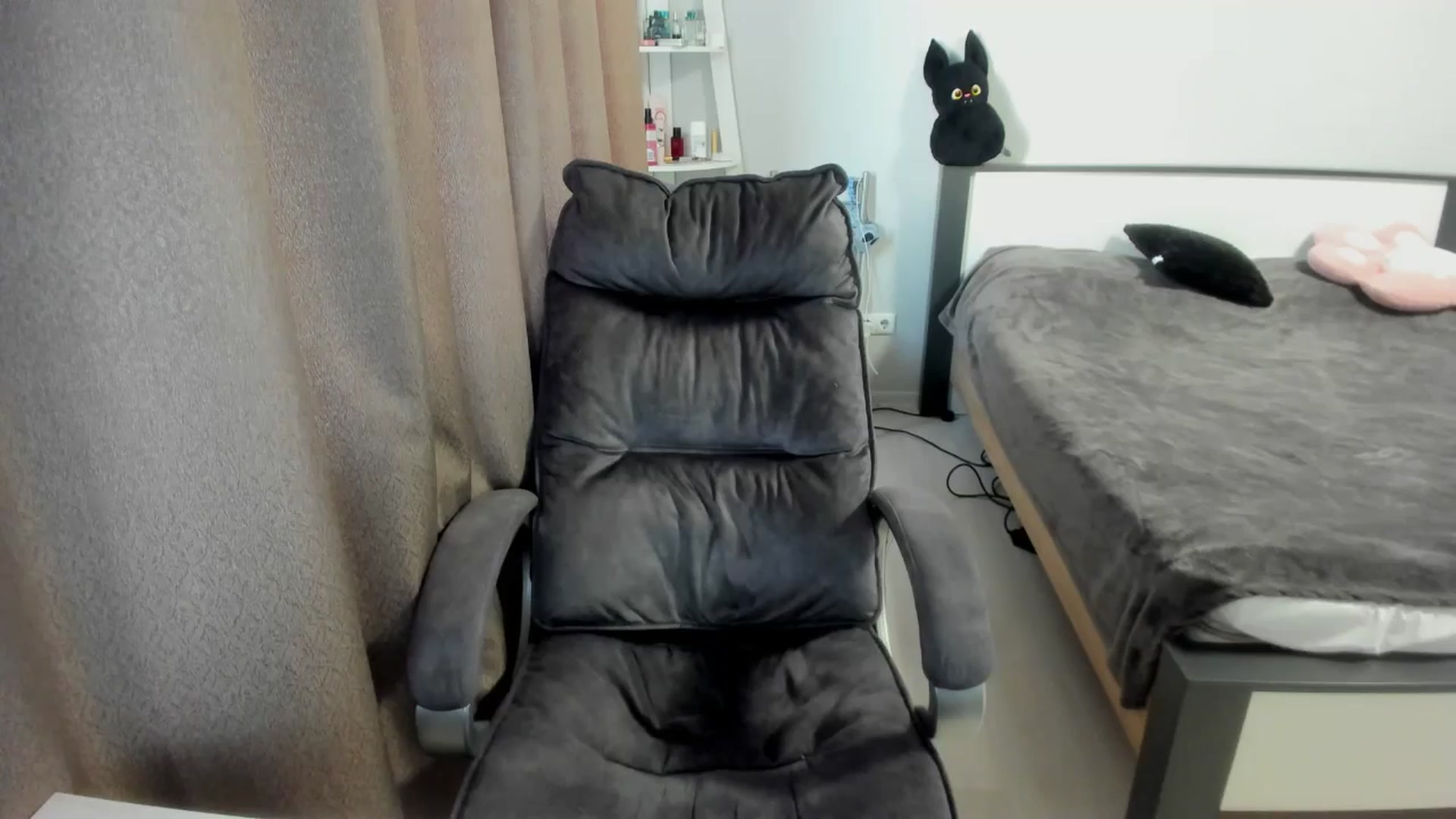 Gallery image thumbnail from Iam_Sasha's myfreecams stream on, 09/20/2025, 16:05 image 17 of 20