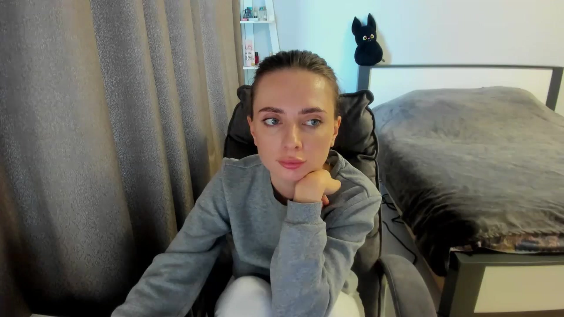 Gallery image thumbnail from Iam_Sasha's myfreecams stream on, 09/22/2025, 14:25 image 3 of 20