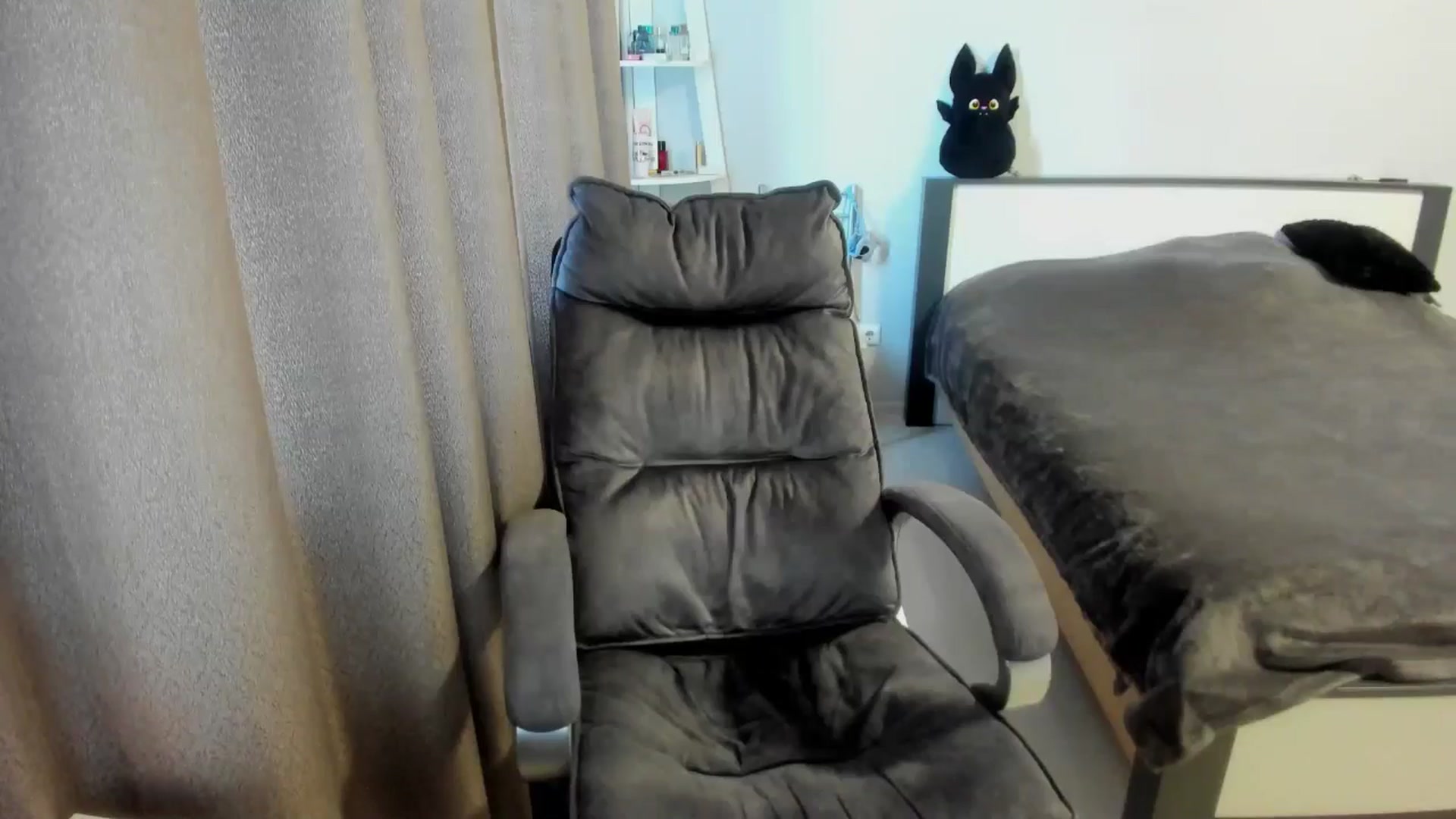 Gallery image thumbnail from Iam_Sasha's myfreecams stream on, 09/27/2025, 11:19 image 15 of 20