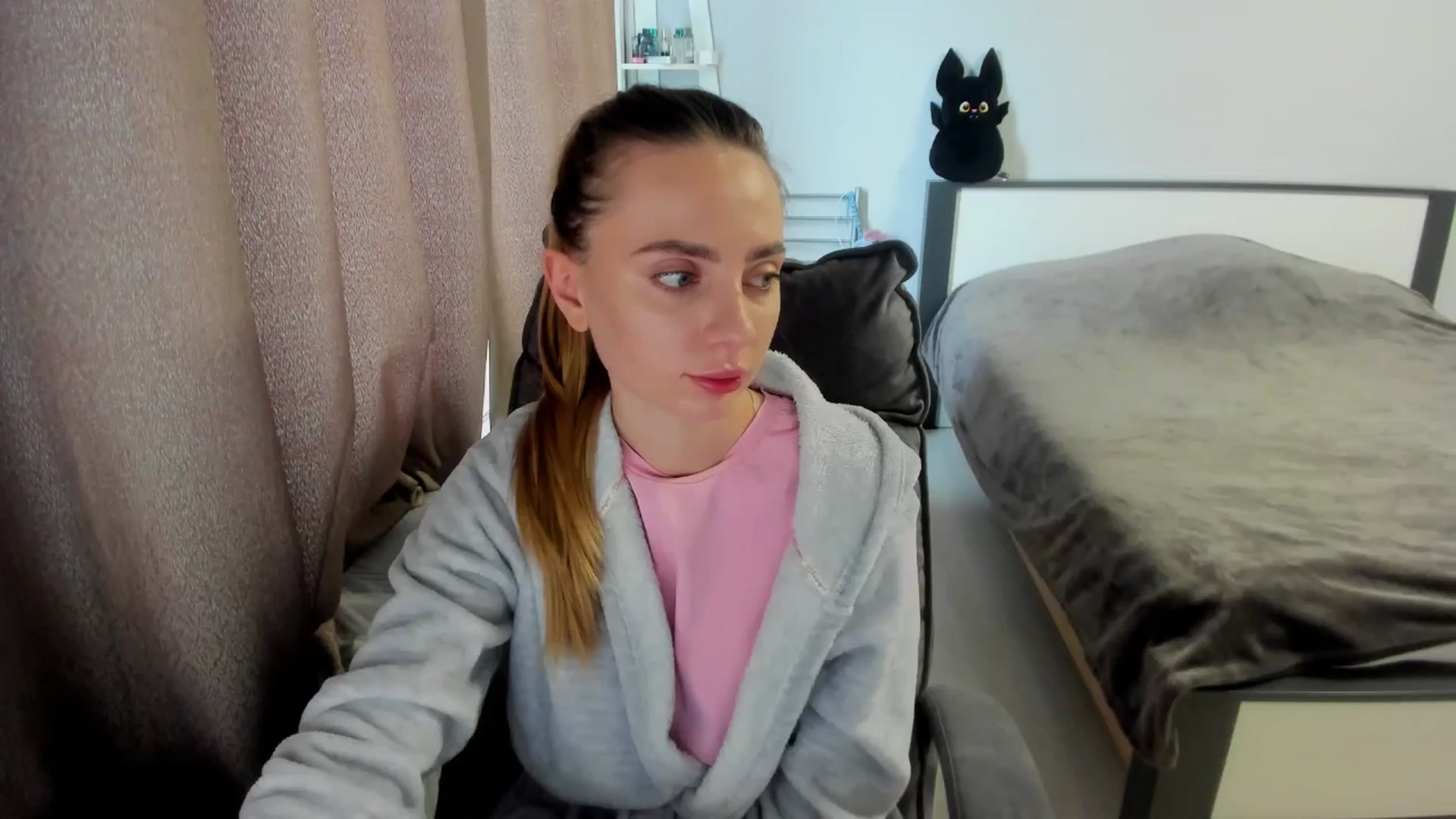 Gallery image thumbnail from Iam_Sasha's myfreecams stream on, 10/04/2025, 10:01 image 10 of 20