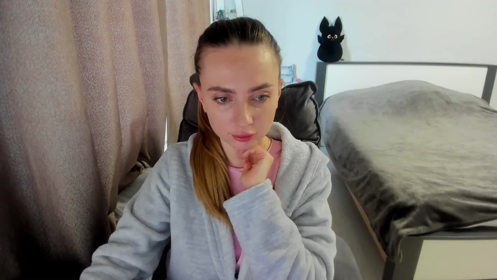 Gallery image thumbnail from Iam_Sasha's myfreecams stream on, 10/04/2025, 10:01 image 16 of 20