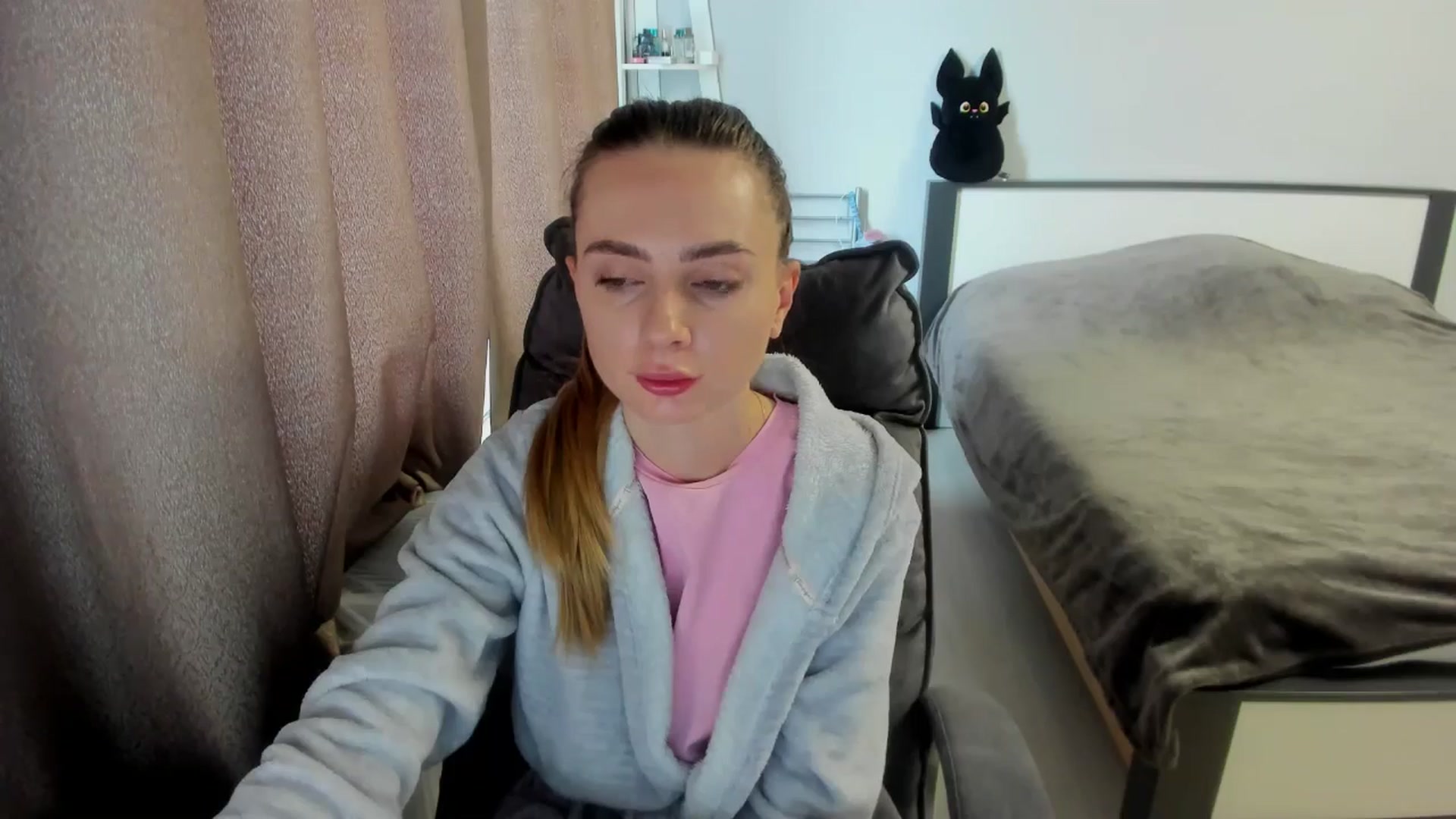 Gallery image thumbnail from Iam_Sasha's myfreecams stream on, 10/04/2025, 10:01 image 6 of 20