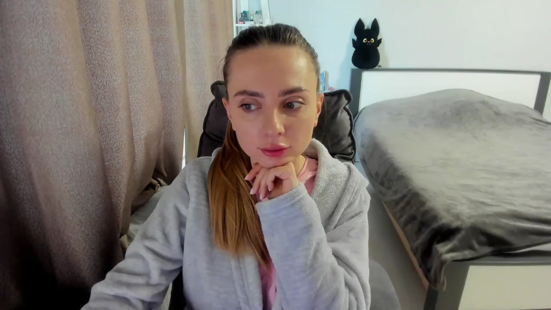 Gallery image thumbnail from Iam_Sasha's myfreecams stream on, 10/04/2025, 10:01 image 18 of 20