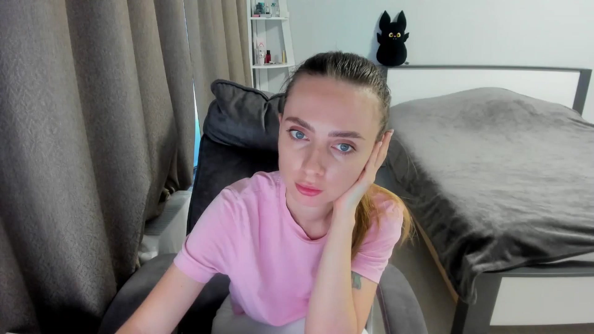 Gallery image thumbnail from Iam_Sasha's myfreecams stream on, 10/04/2025, 14:23 image 16 of 20