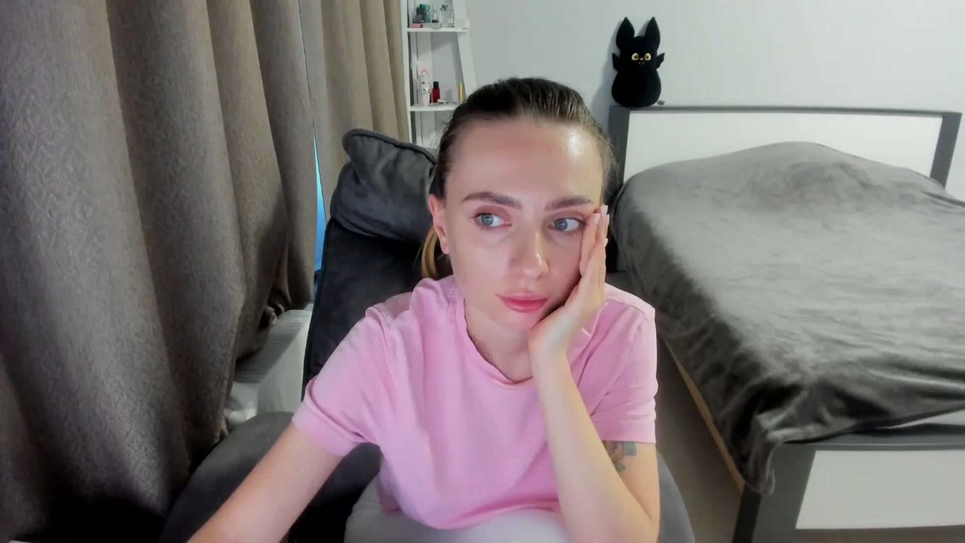 Gallery image thumbnail from Iam_Sasha's myfreecams stream on, 10/04/2025, 14:23 image 19 of 20