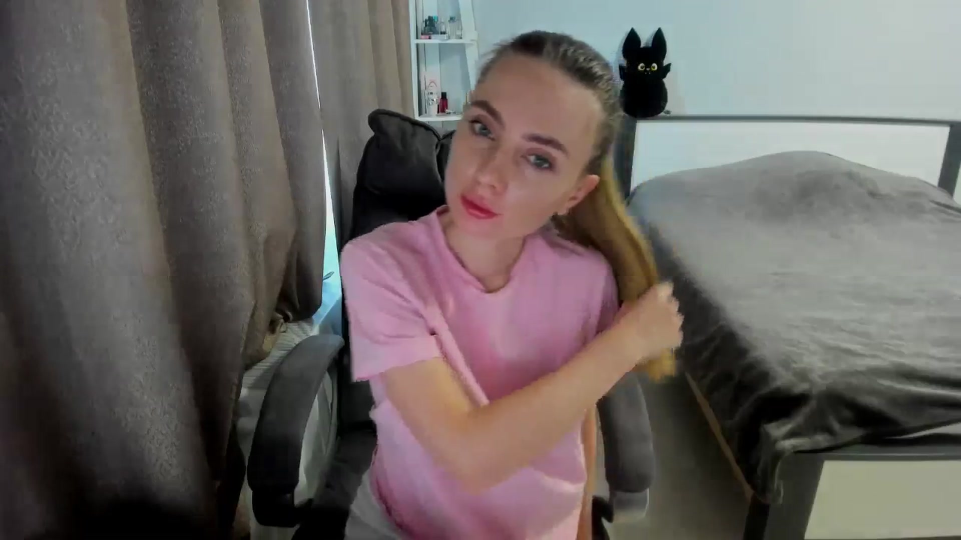 Gallery image thumbnail from Iam_Sasha's myfreecams stream on, 10/04/2025, 14:23 image 5 of 20