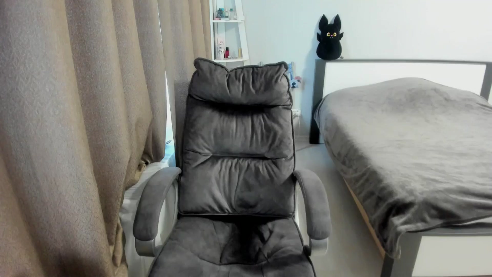 Gallery image thumbnail from Iam_Sasha's myfreecams stream on, 10/04/2025, 14:23 image 6 of 20