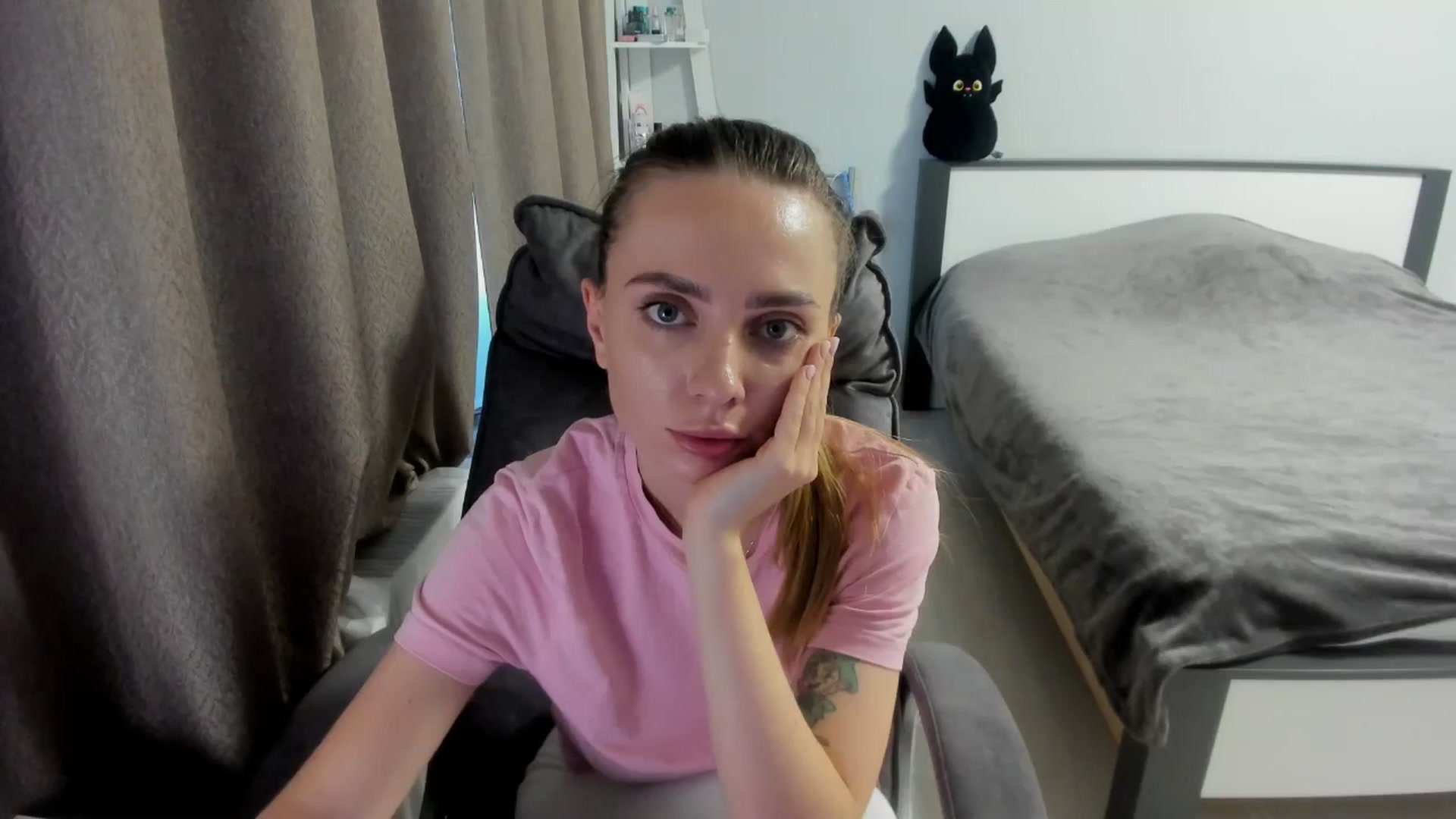 Gallery image thumbnail from Iam_Sasha's myfreecams stream on, 10/04/2025, 14:23 image 17 of 20