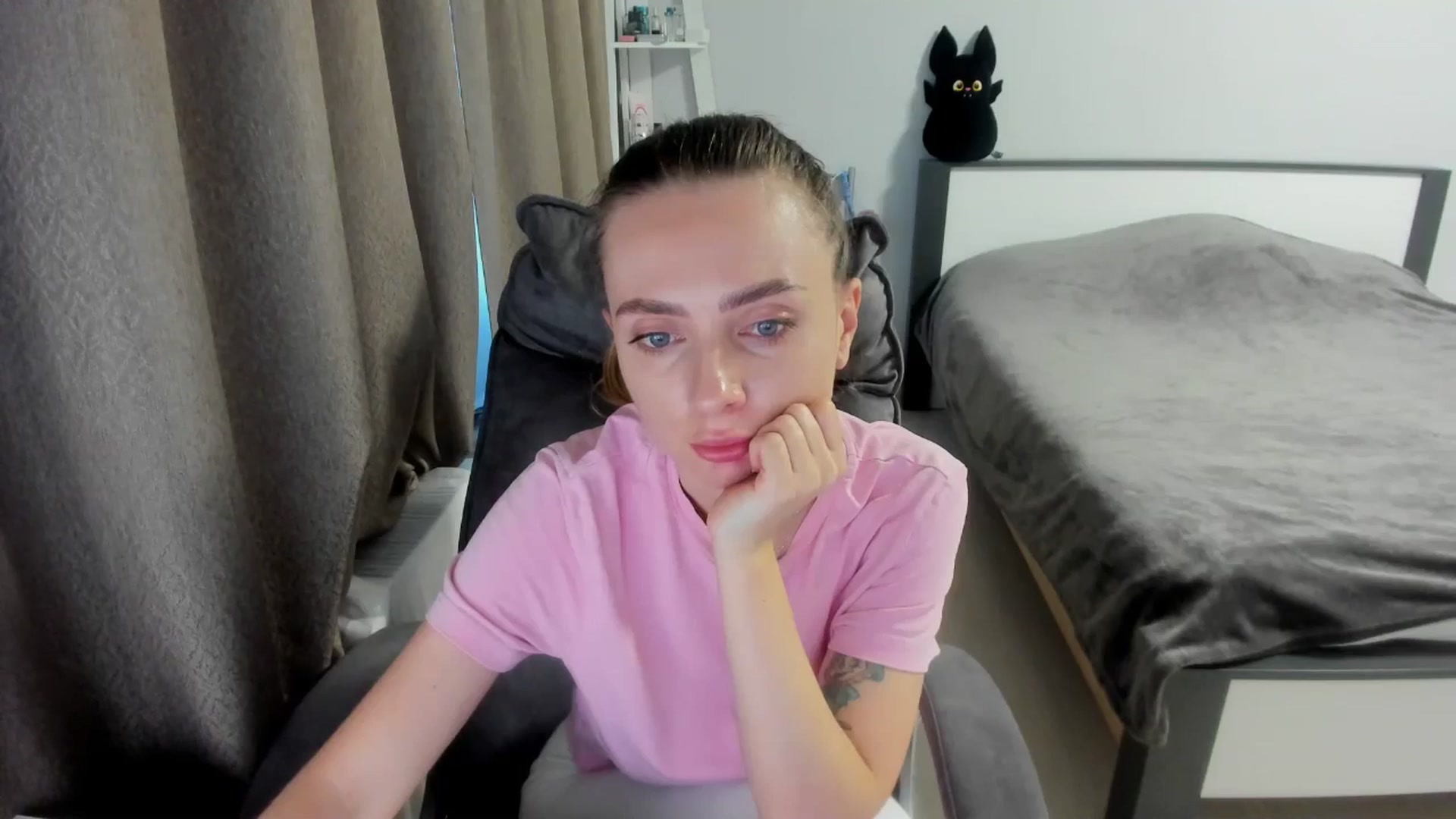 Gallery image thumbnail from Iam_Sasha's myfreecams stream on, 10/04/2025, 14:23 image 18 of 20
