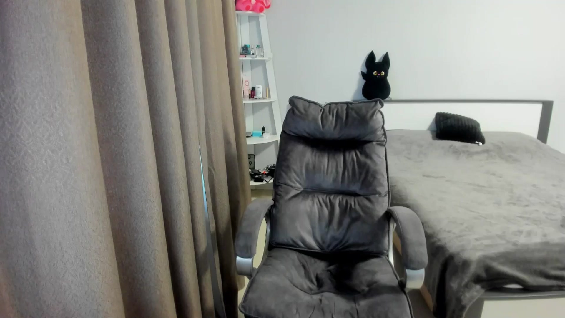 Gallery image thumbnail from Iam_Sasha's myfreecams stream on, 10/07/2025, 14:09 image 11 of 20