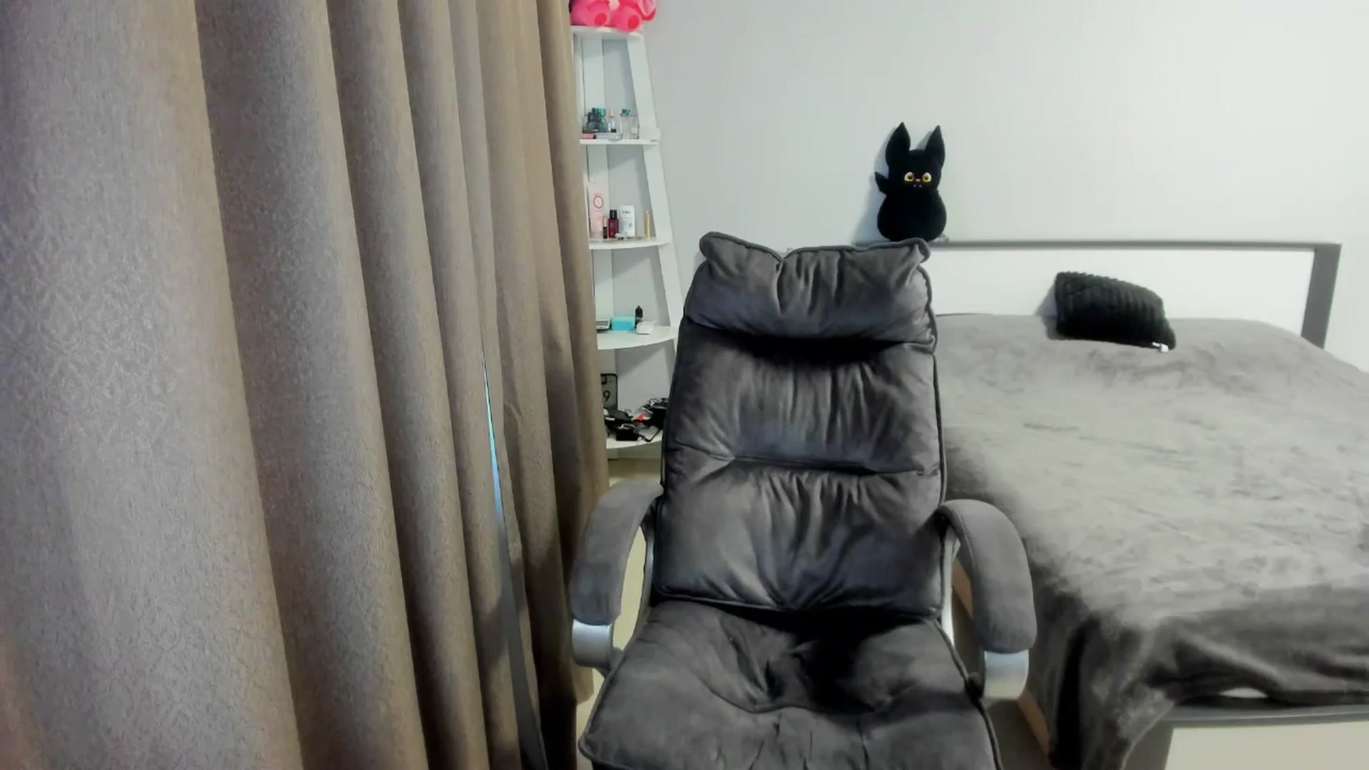 Gallery image thumbnail from Iam_Sasha's myfreecams stream on, 10/07/2025, 14:09 image 13 of 20