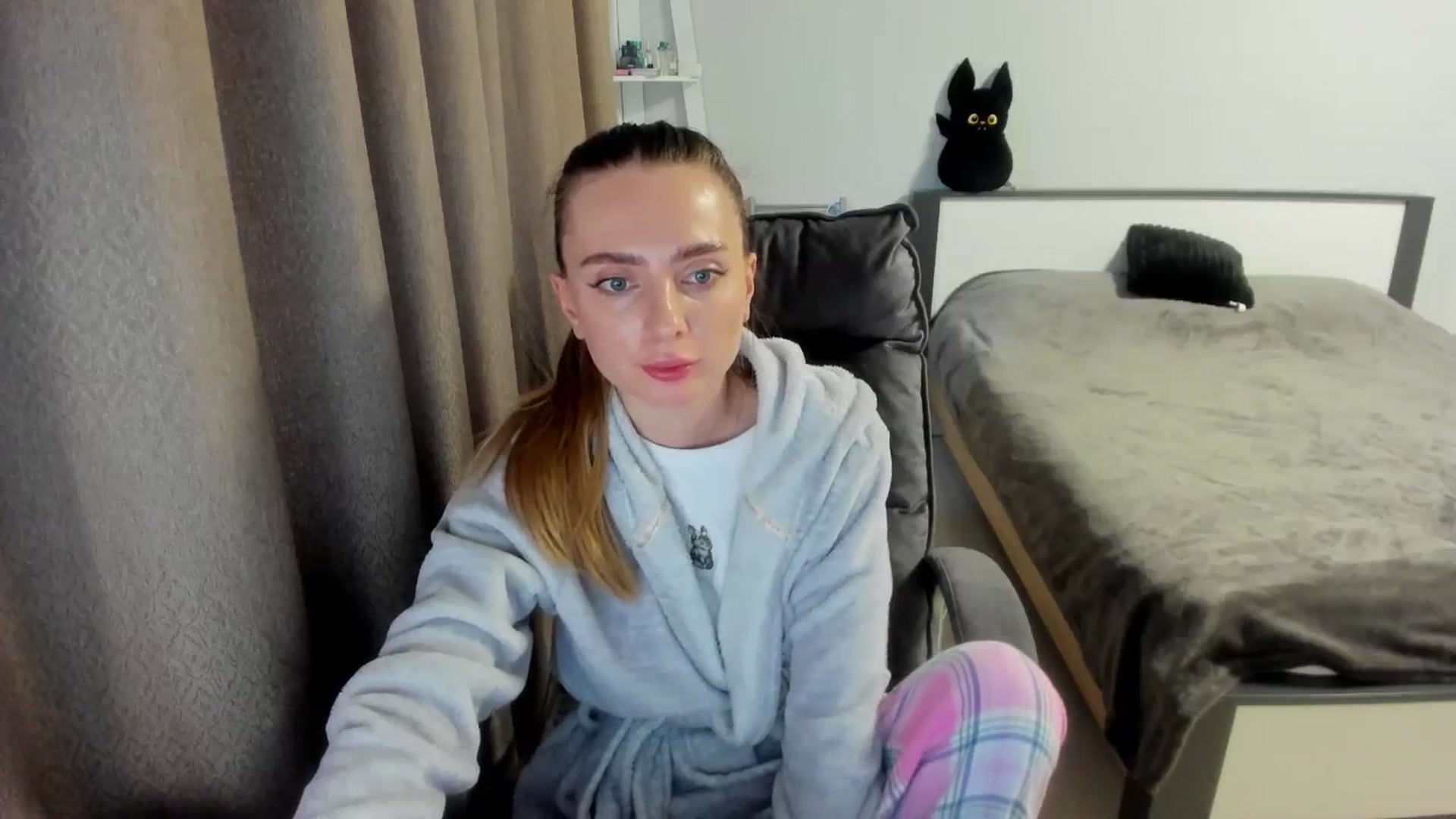 Gallery image thumbnail from Iam_Sasha's myfreecams stream on, 10/07/2025, 14:09 image 19 of 20