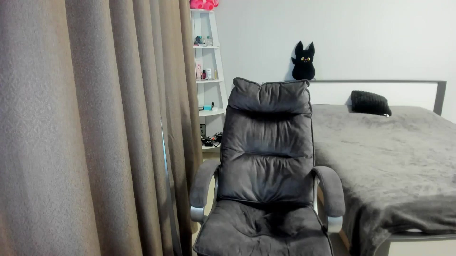 Gallery image thumbnail from Iam_Sasha's myfreecams stream on, 10/07/2025, 14:09 image 9 of 20