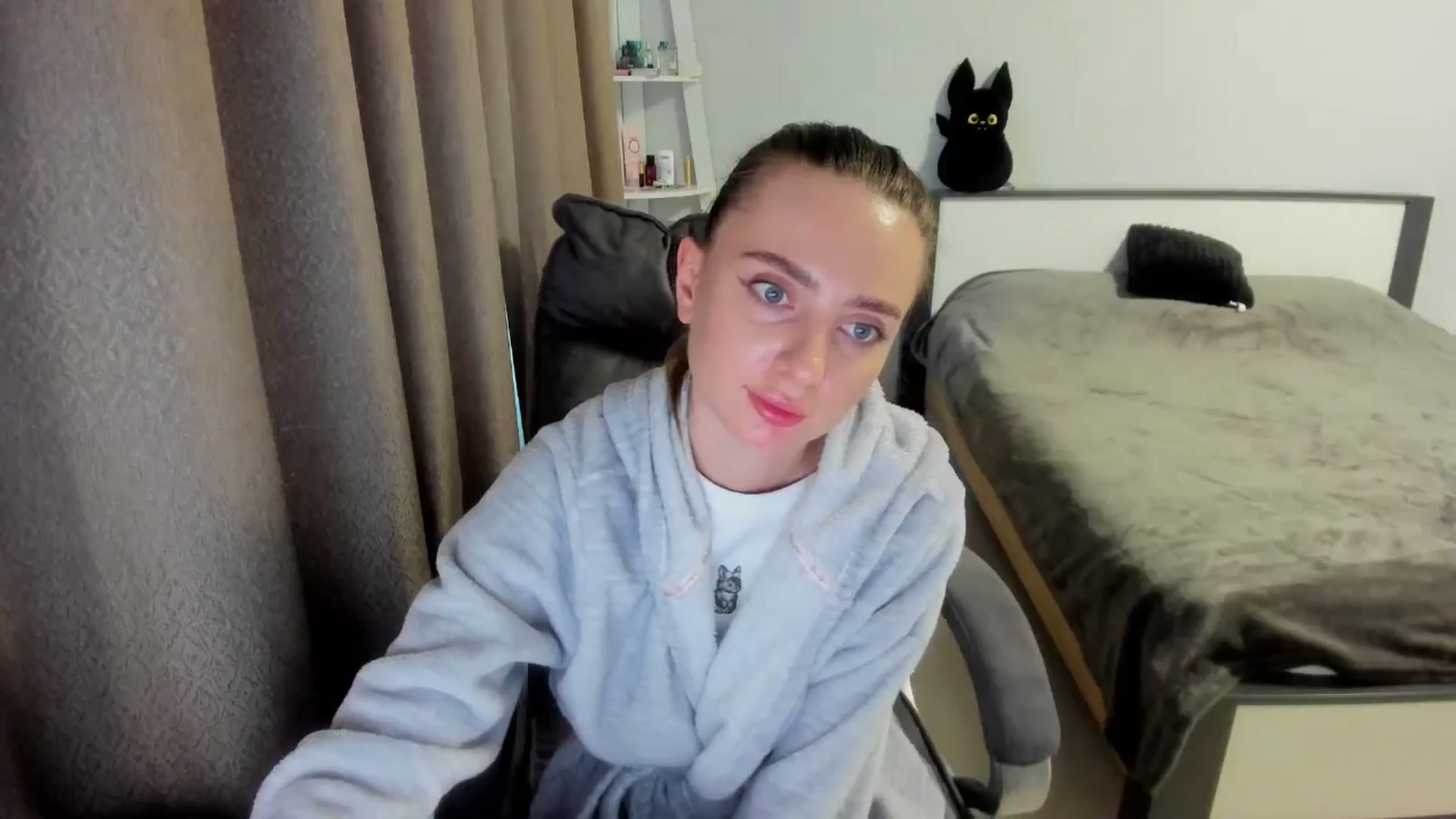 Gallery image thumbnail from Iam_Sasha's myfreecams stream on, 10/07/2025, 14:09 image 16 of 20