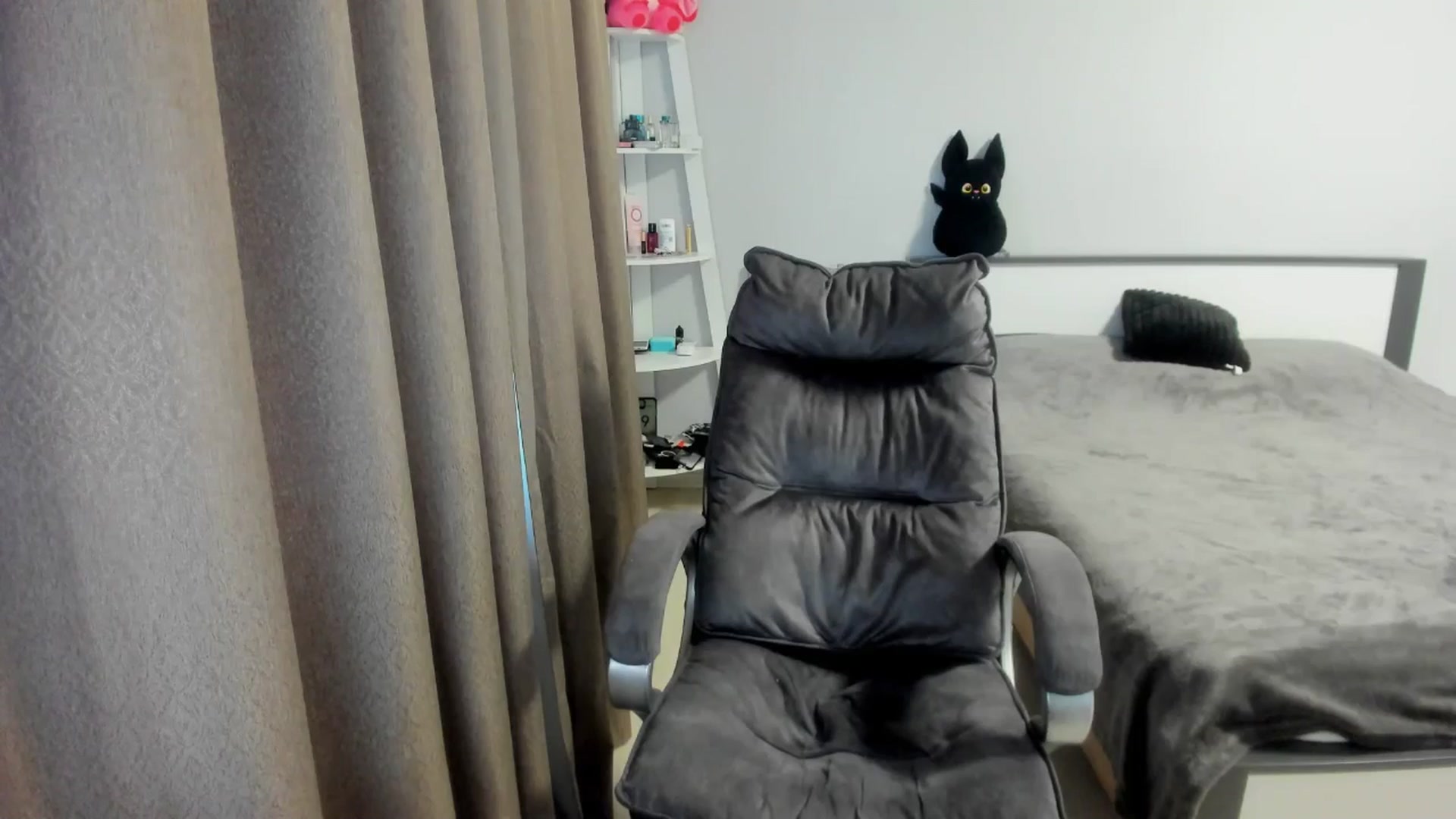 Gallery image thumbnail from Iam_Sasha's myfreecams stream on, 10/07/2025, 14:09 image 12 of 20