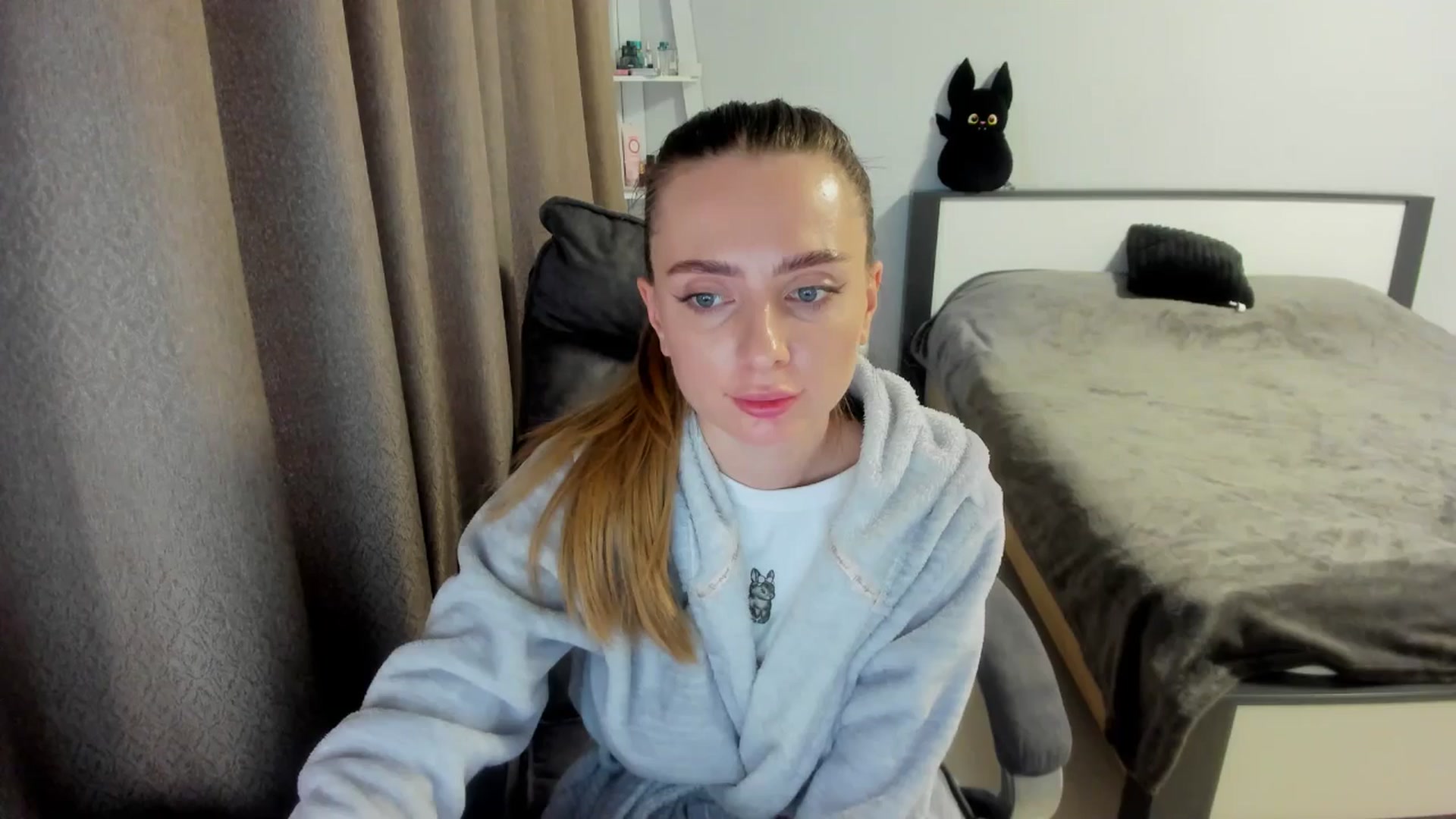 Gallery image thumbnail from Iam_Sasha's myfreecams stream on, 10/07/2025, 14:09 image 17 of 20