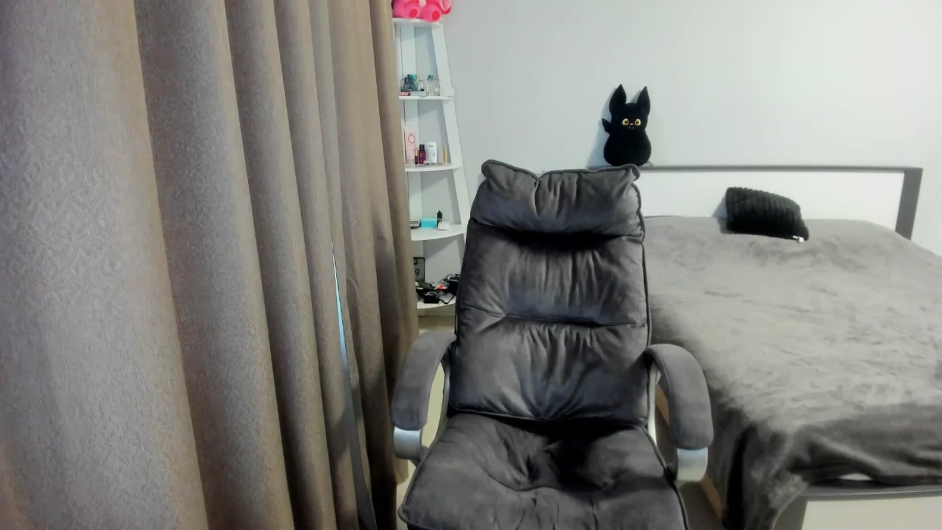 Gallery image thumbnail from Iam_Sasha's myfreecams stream on, 10/07/2025, 14:09 image 8 of 20