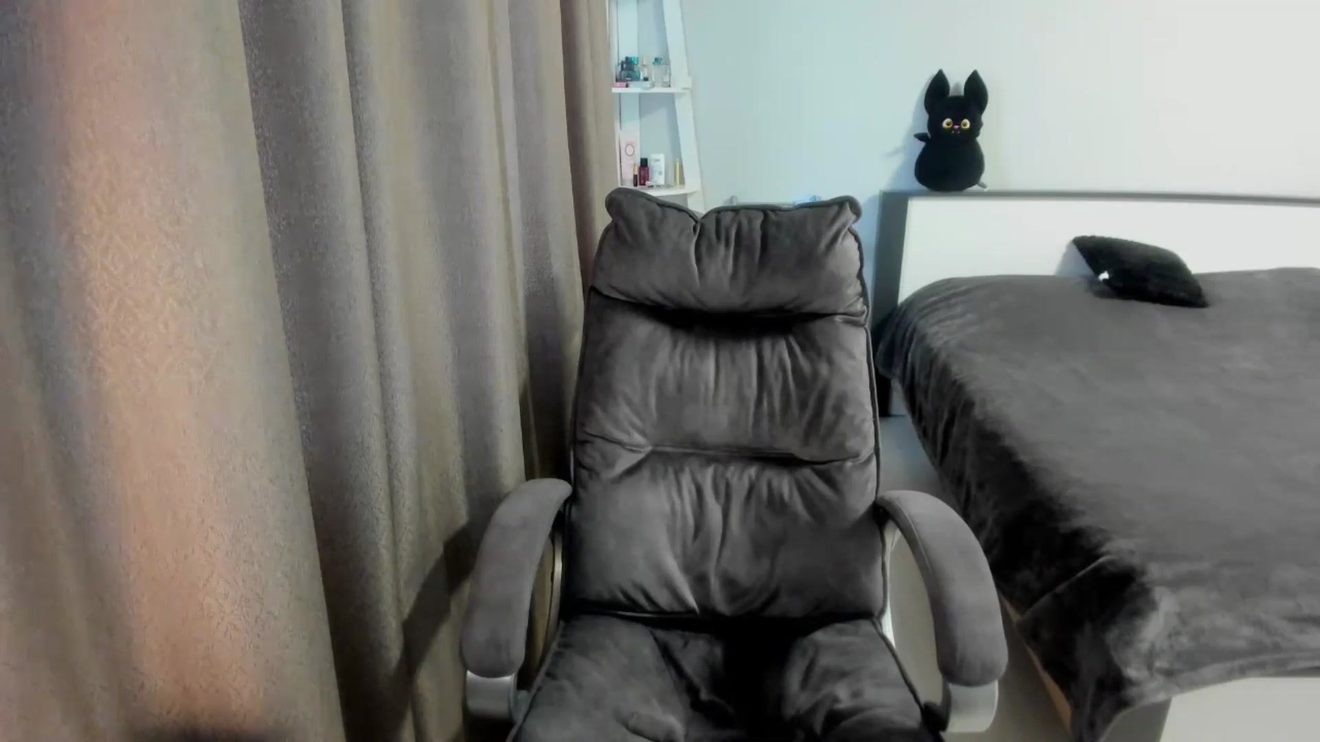 Gallery image thumbnail from Iam_Sasha's myfreecams stream on, 10/09/2025, 11:47 image 16 of 20