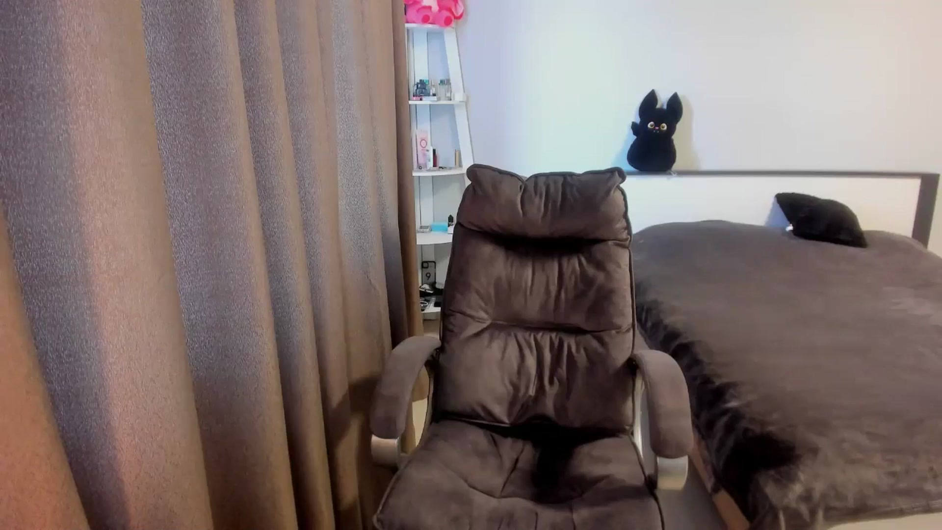Gallery image thumbnail from Iam_Sasha's myfreecams stream on, 10/12/2025, 11:51 image 18 of 20