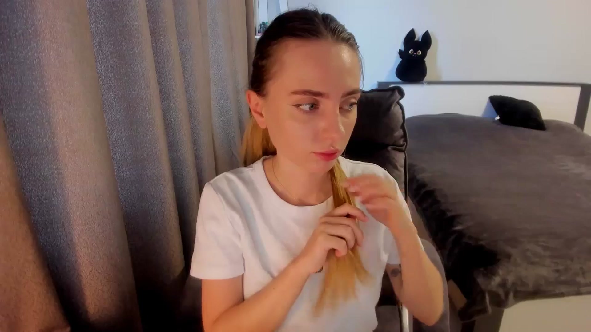 Gallery image thumbnail from Iam_Sasha's myfreecams stream on, 10/12/2025, 11:51 image 11 of 20