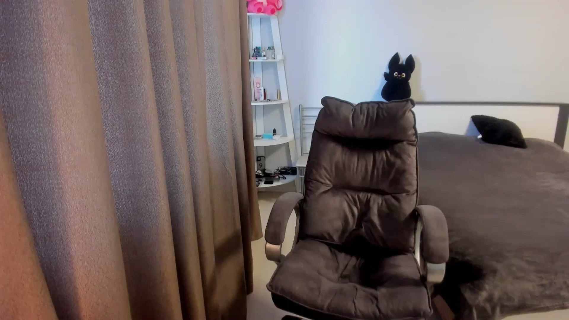 Gallery image thumbnail from Iam_Sasha's myfreecams stream on, 10/12/2025, 11:51 image 5 of 20