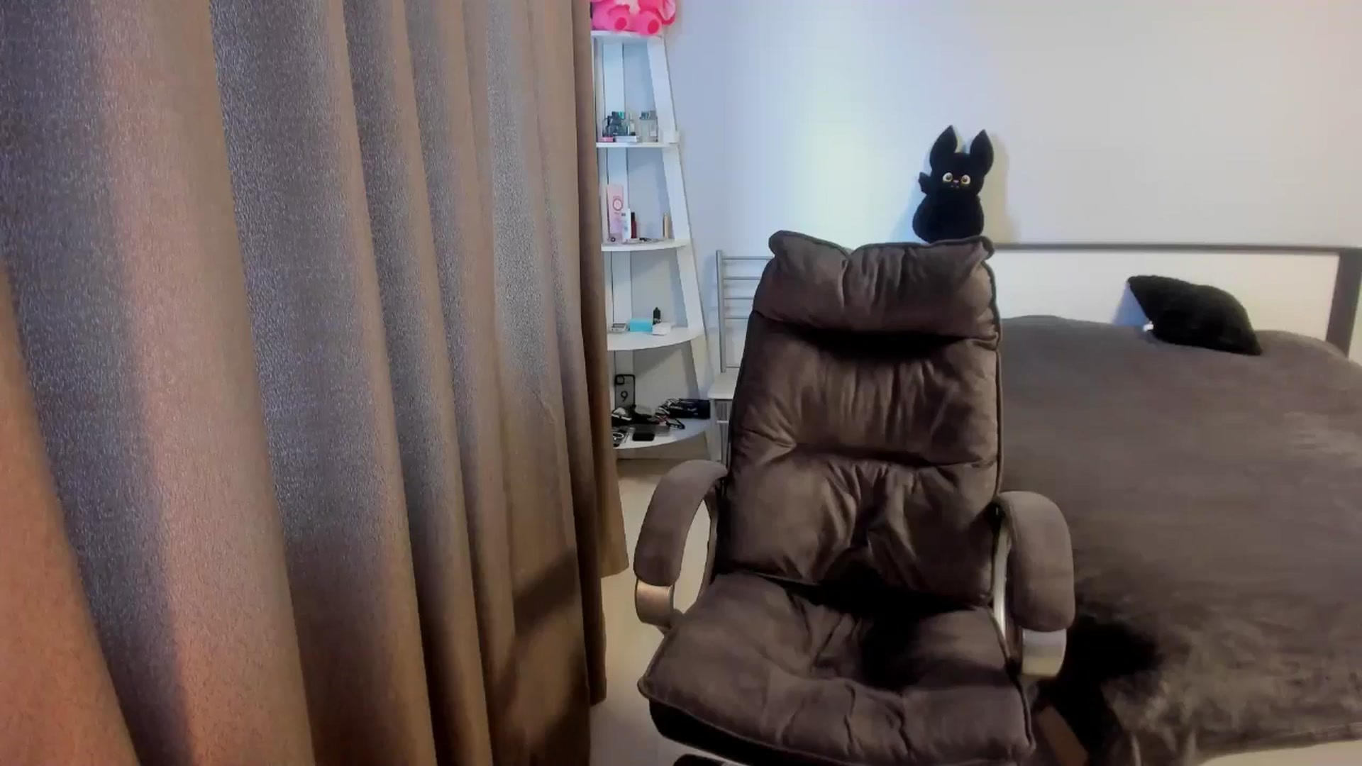 Gallery image thumbnail from Iam_Sasha's myfreecams stream on, 10/12/2025, 11:51 image 3 of 20