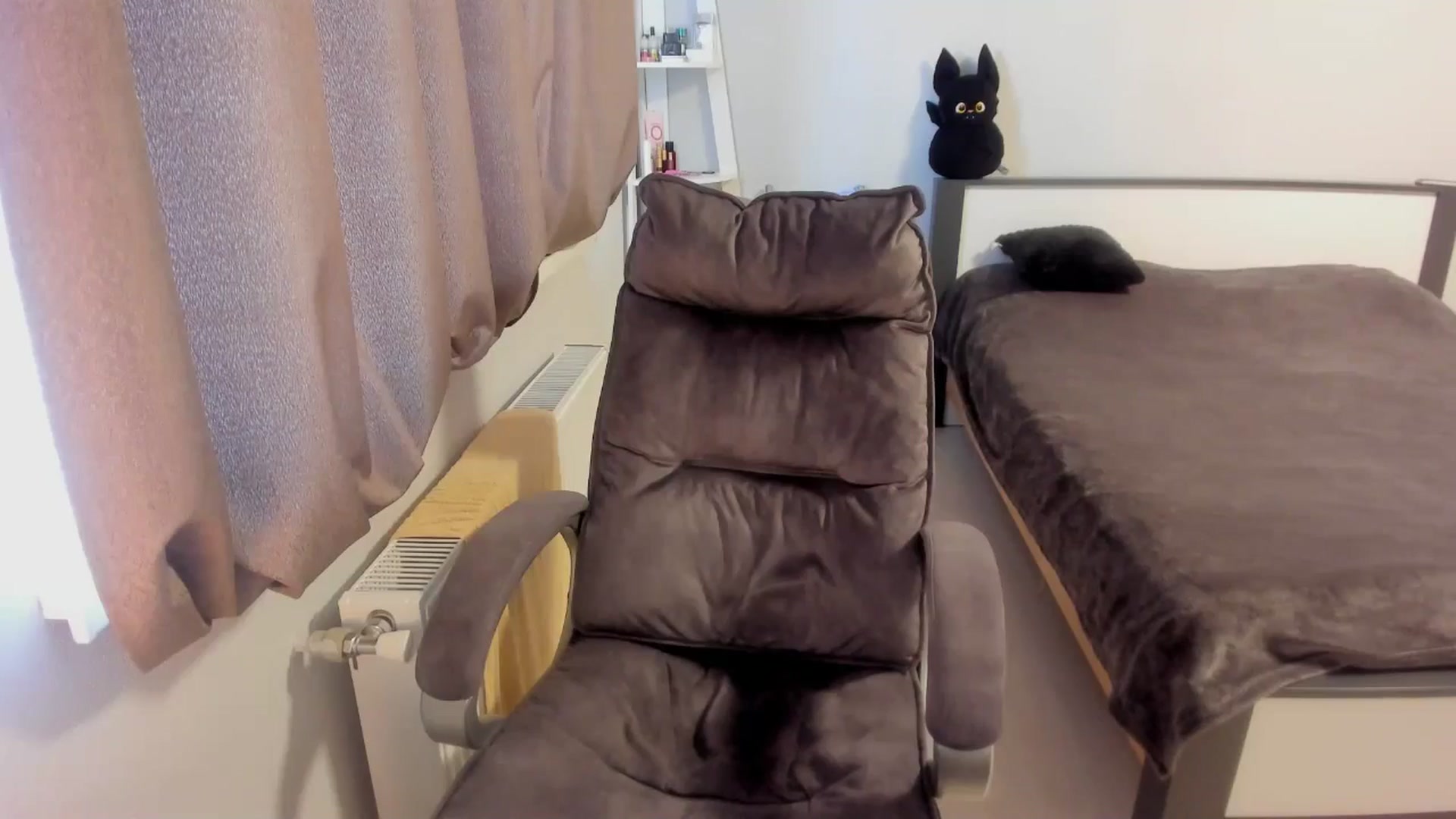 Gallery image thumbnail from Iam_Sasha's myfreecams stream on, 10/28/2025, 10:53 image 3 of 20