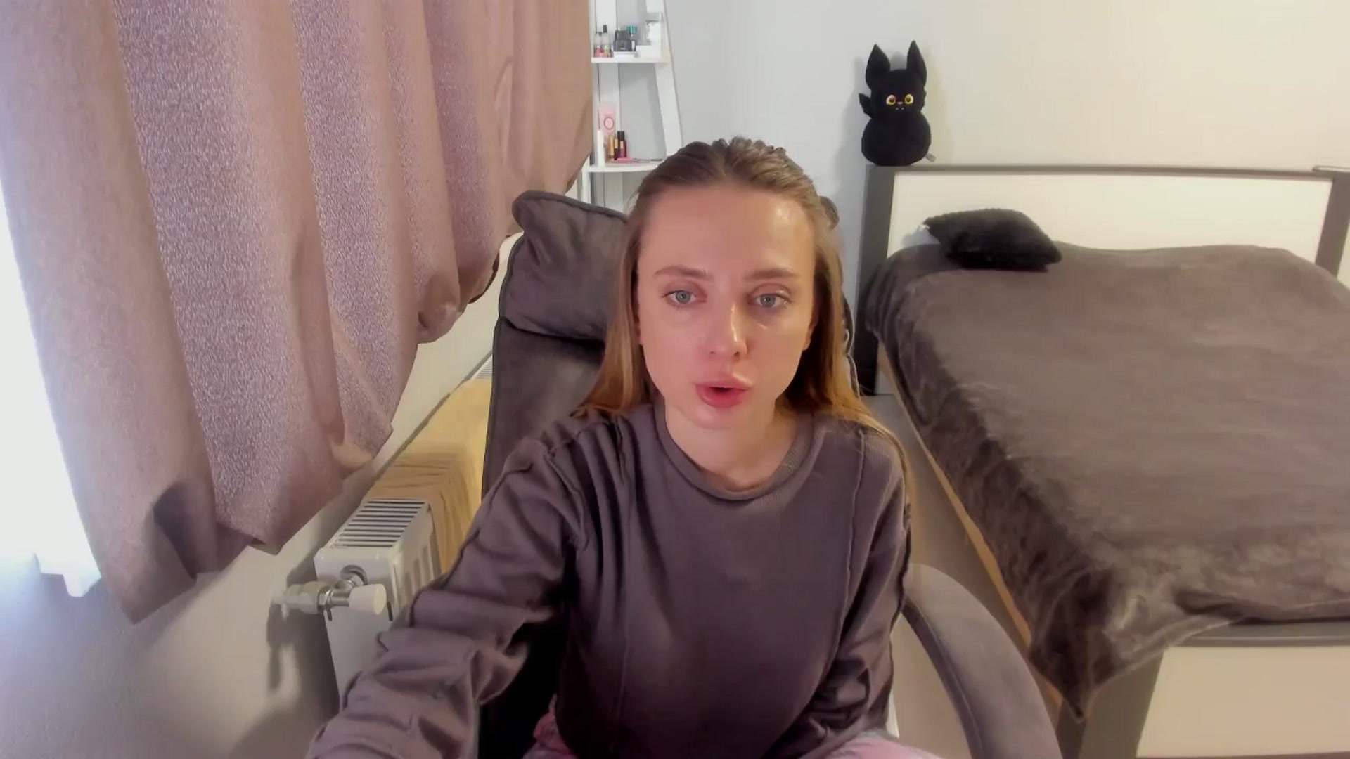 Gallery image thumbnail from Iam_Sasha's myfreecams stream on, 10/28/2025, 10:53 image 17 of 20