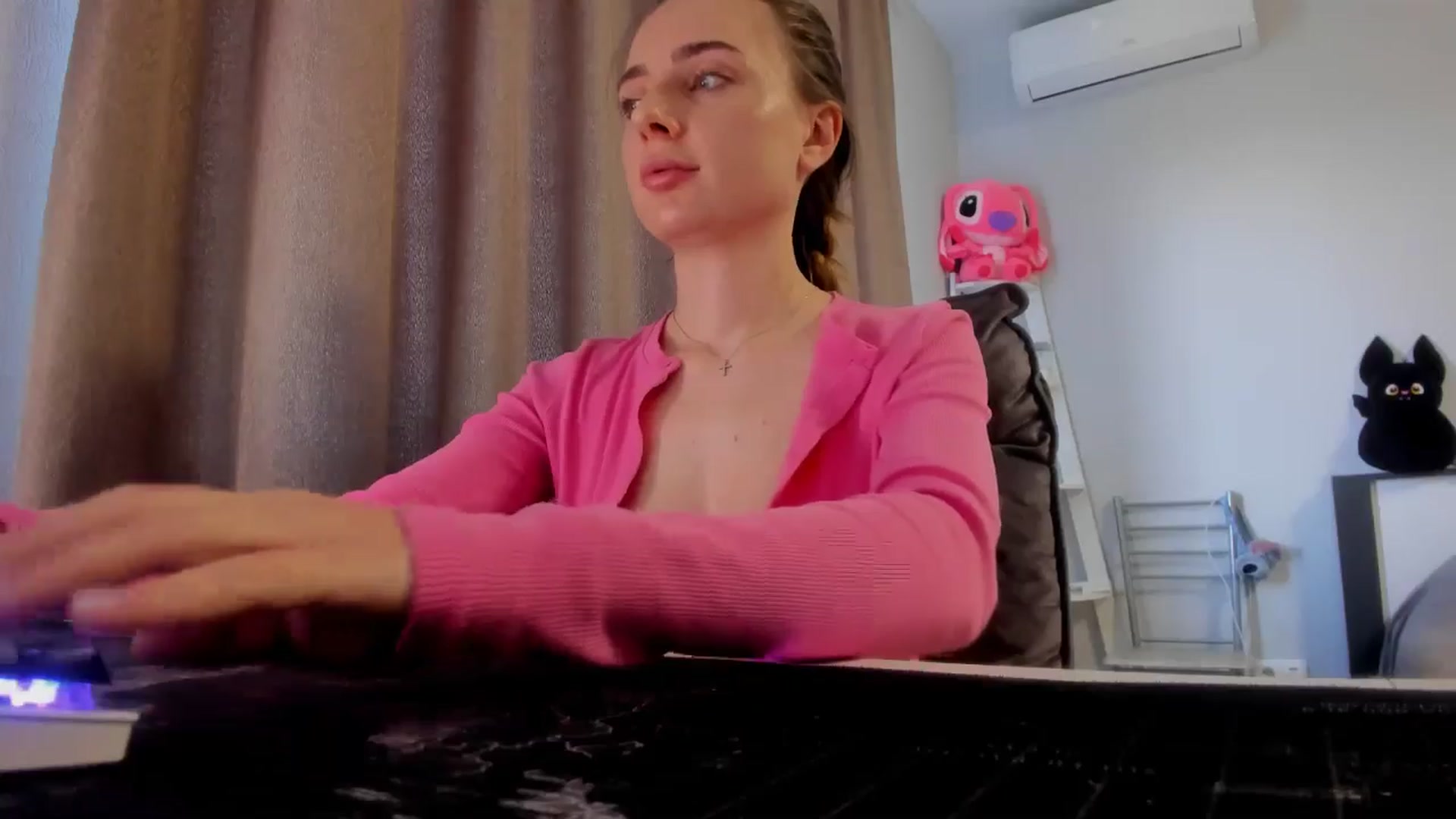 Gallery image thumbnail from Iam_Sasha's myfreecams stream on, 10/30/2025, 11:32 image 16 of 20