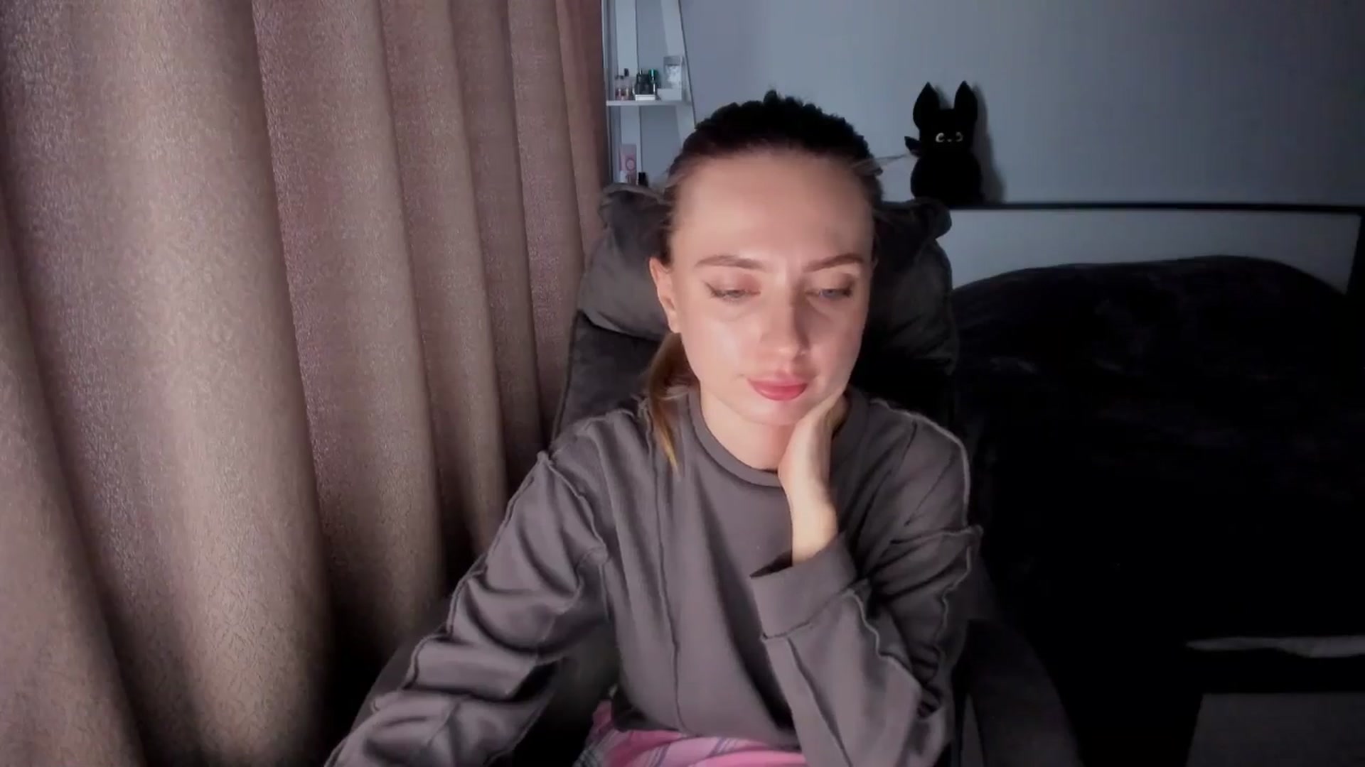 Gallery image thumbnail from Iam_Sasha's myfreecams stream on, 11/09/2025, 12:35 image 16 of 20