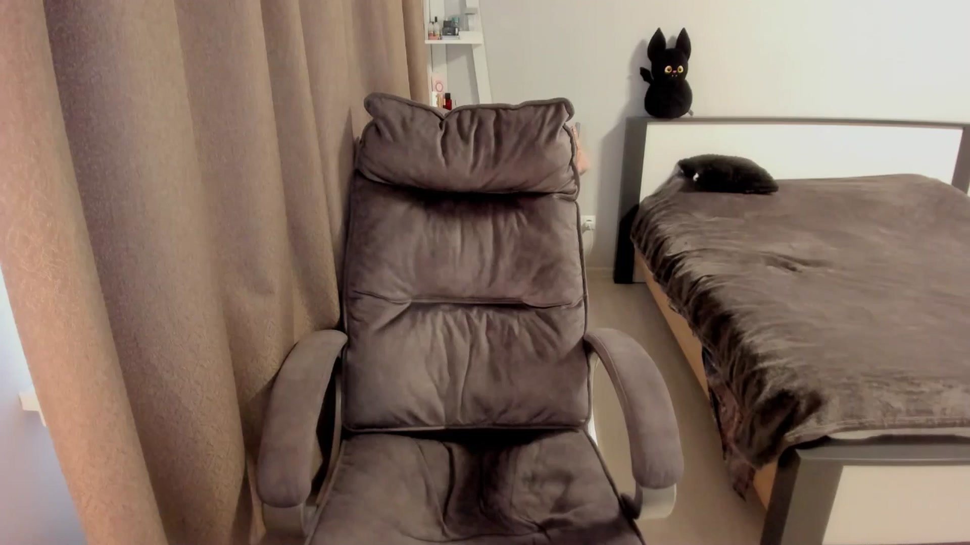 Gallery image thumbnail from Iam_Sasha's myfreecams stream on, 11/13/2025, 13:00 image 17 of 20