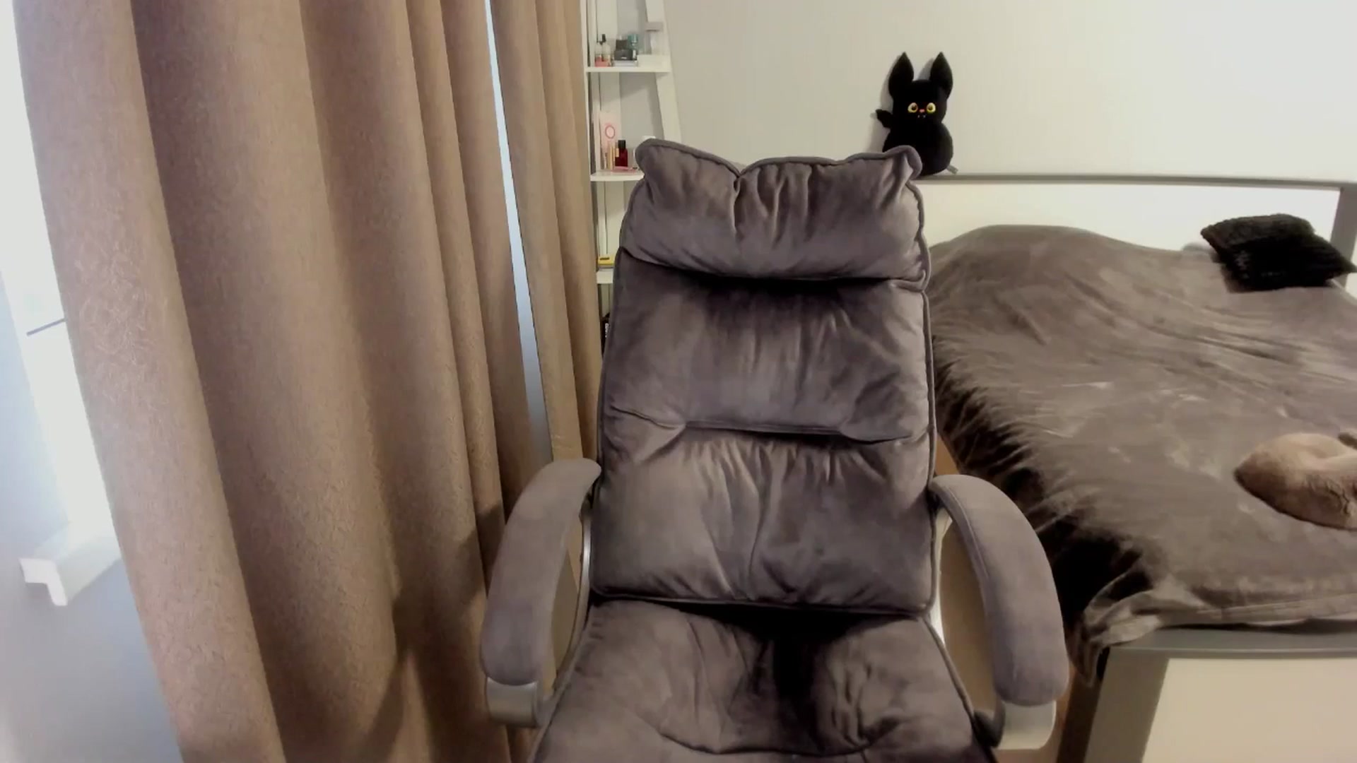 Gallery image thumbnail from Iam_Sasha's myfreecams stream on, 11/15/2025, 13:23 image 9 of 20
