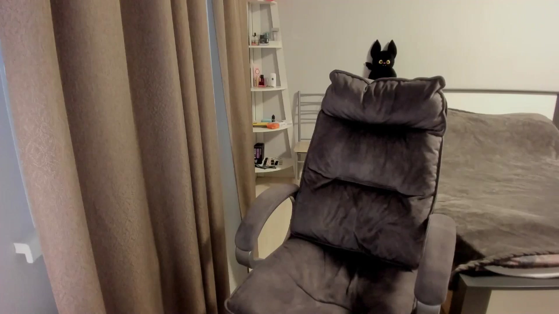 Gallery image thumbnail from Iam_Sasha's myfreecams stream on, 11/16/2025, 13:57 image 15 of 20
