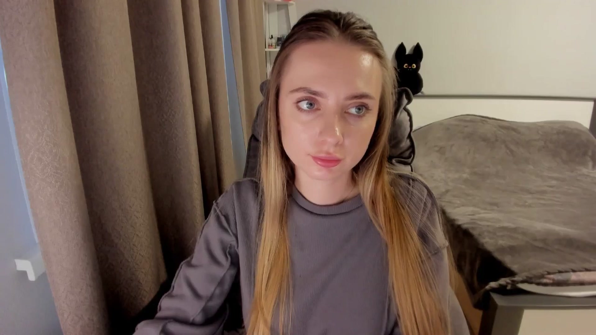 Gallery image thumbnail from Iam_Sasha's myfreecams stream on, 11/16/2025, 13:57 image 7 of 20