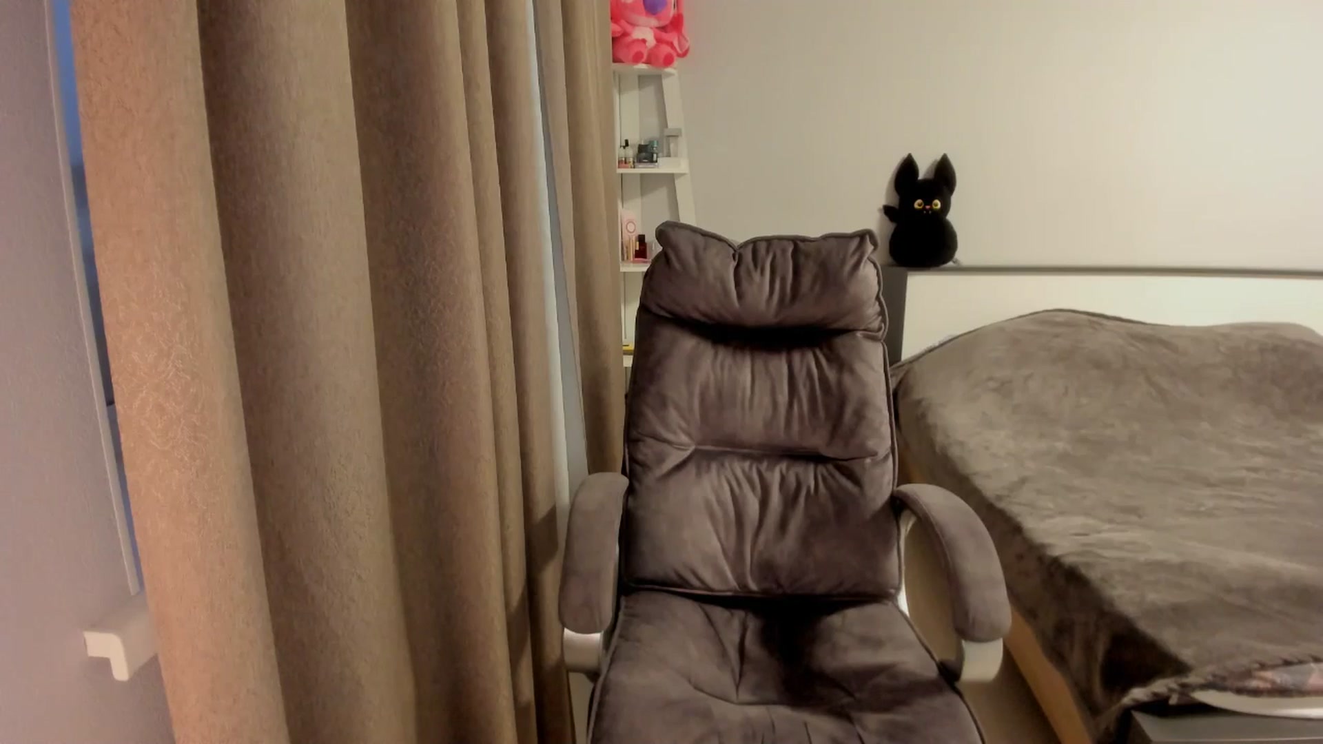 Gallery image thumbnail from Iam_Sasha's myfreecams stream on, 11/16/2025, 14:49 image 6 of 20